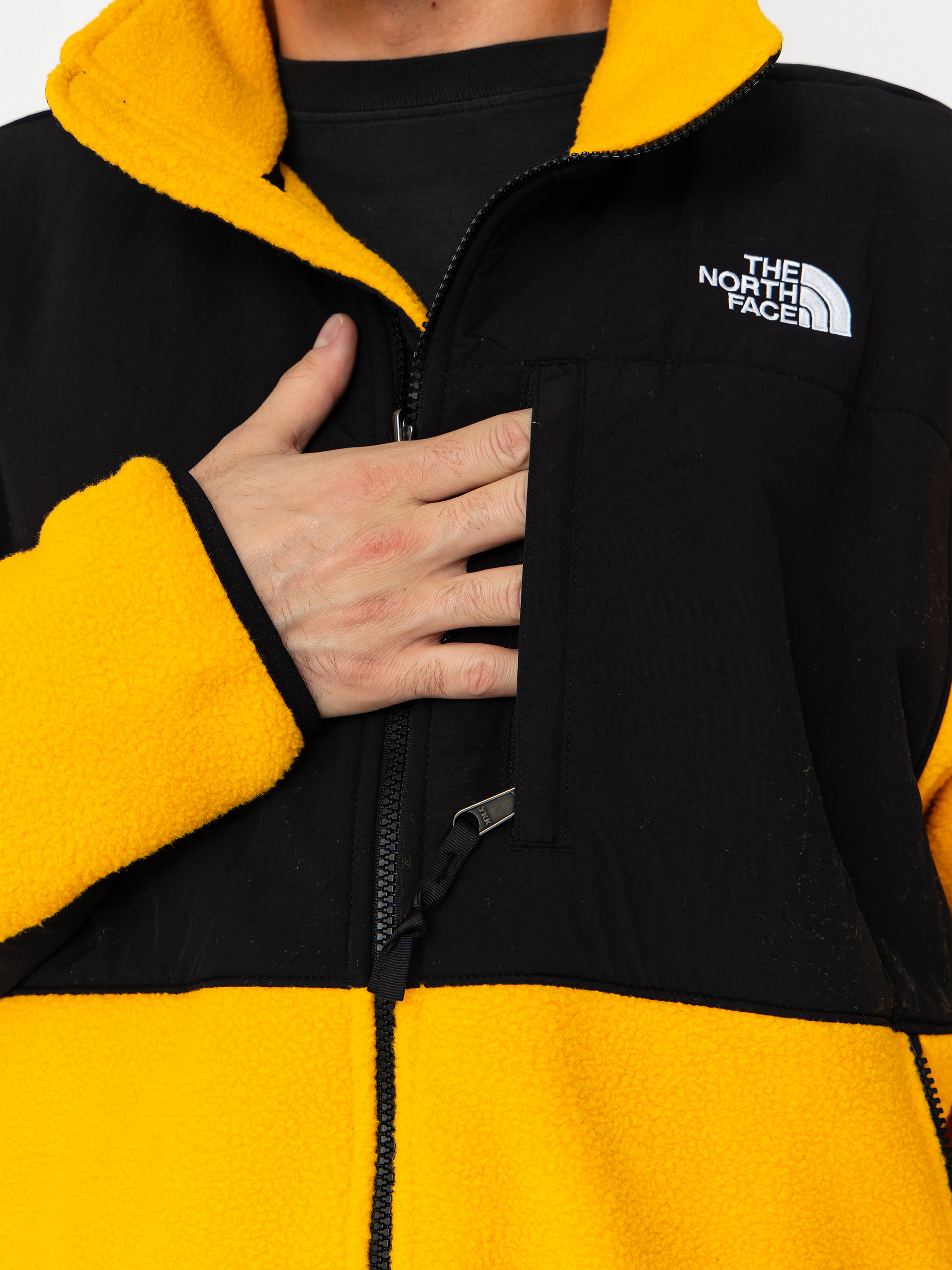 Яке The North Face Retro Denali (summit gold/tnf black)