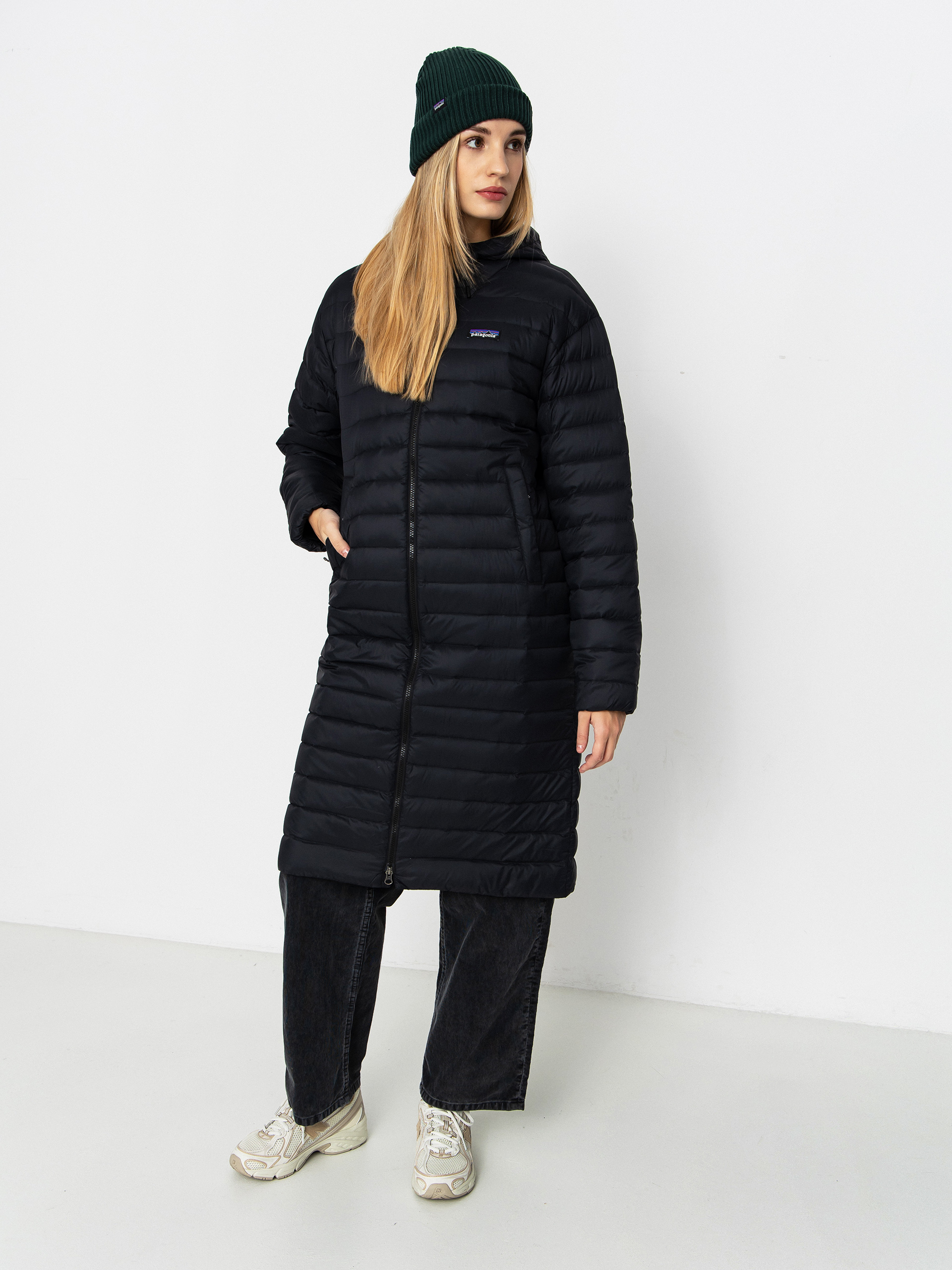 Яке Patagonia Recycled Down Sweater Parka Wmn (black)