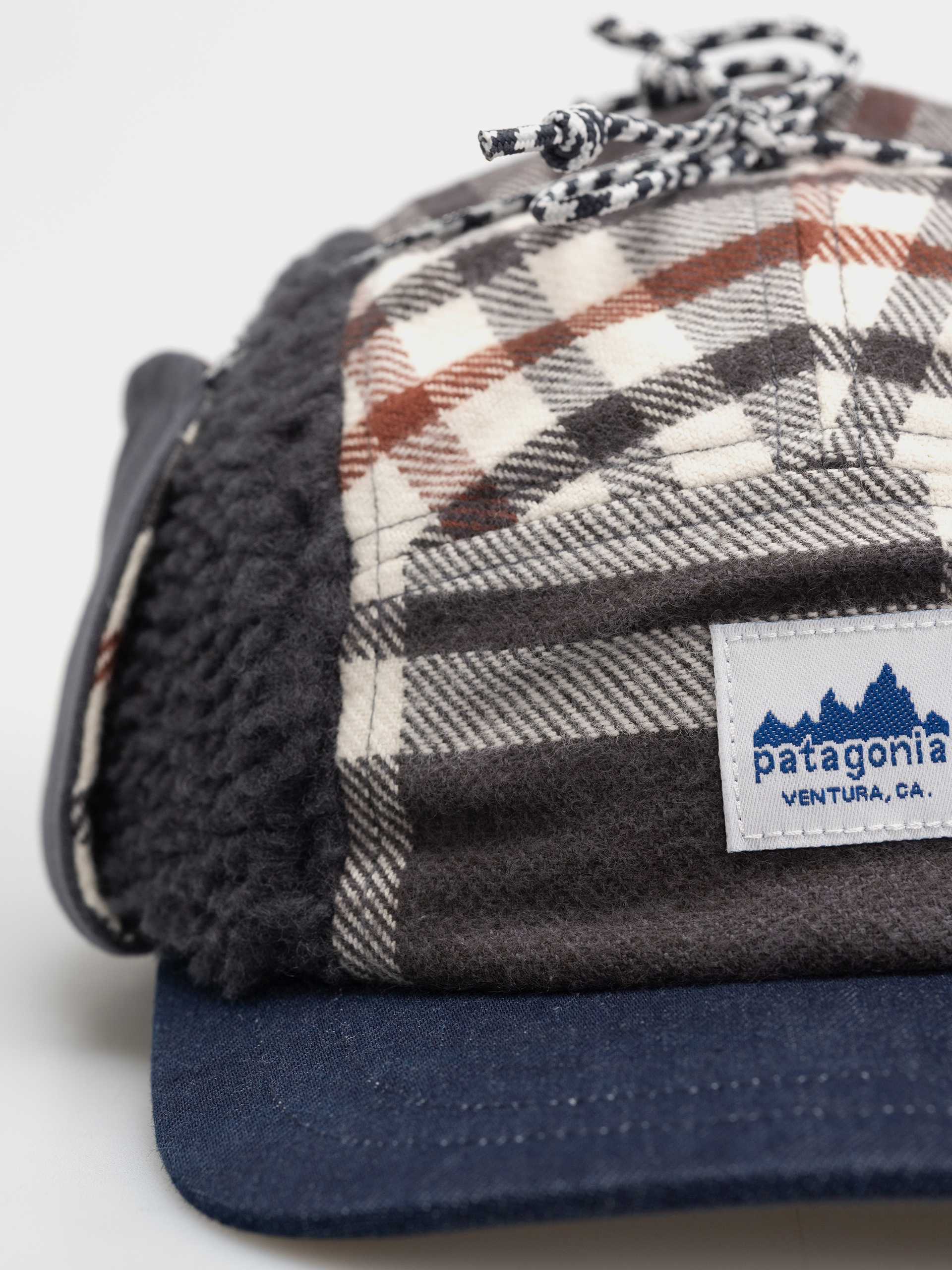 Шапка с козирка Patagonia Range Earflap (catch ink black)