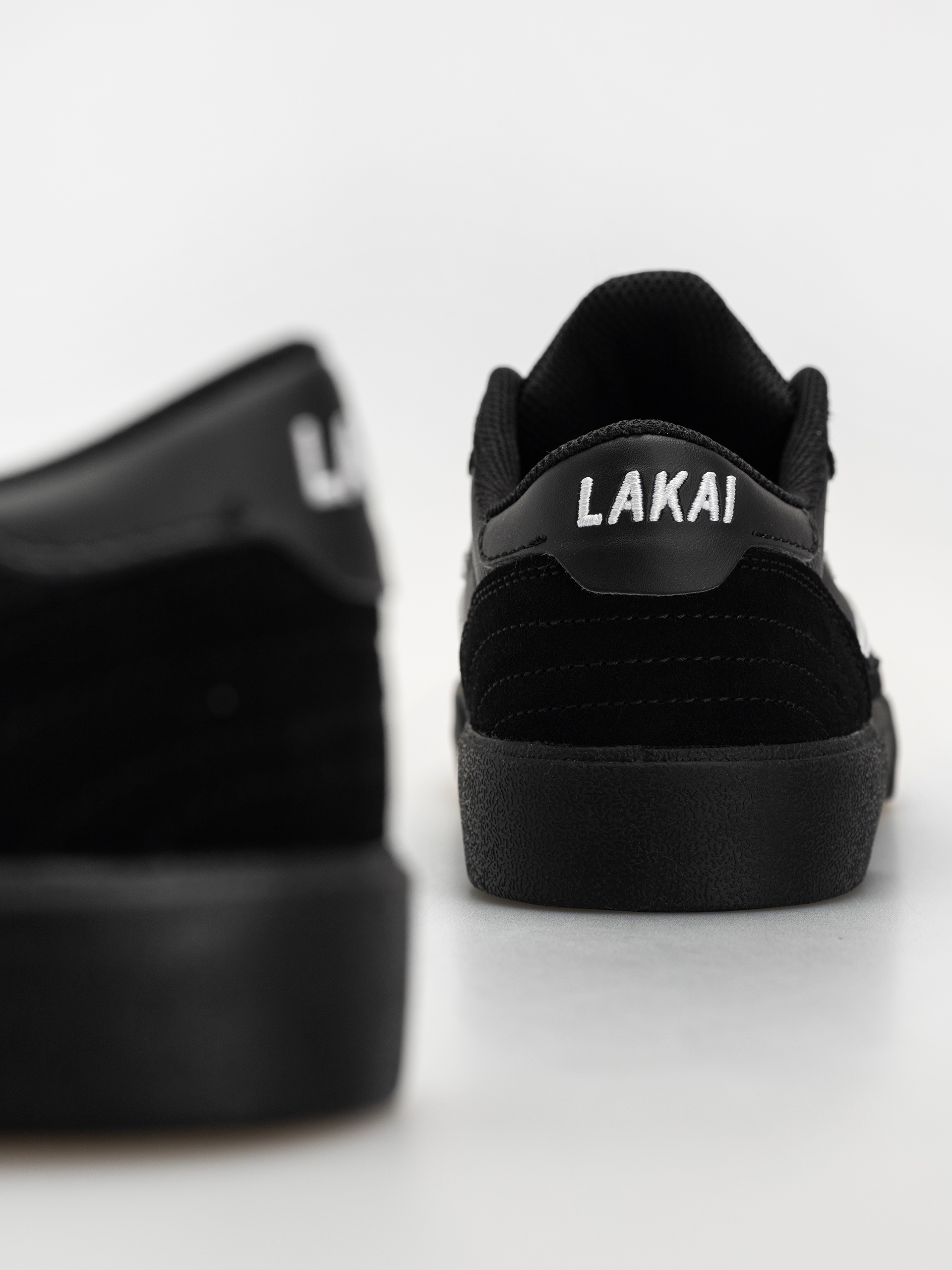Обувки Lakai Cambridge (black/black white suede)
