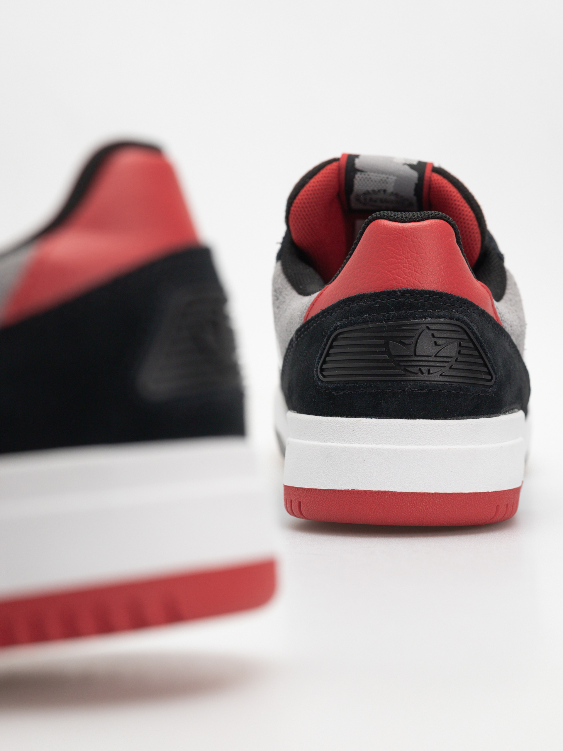 Обувки adidas Tekkira Cup (cblack/ftwwht/betsca)