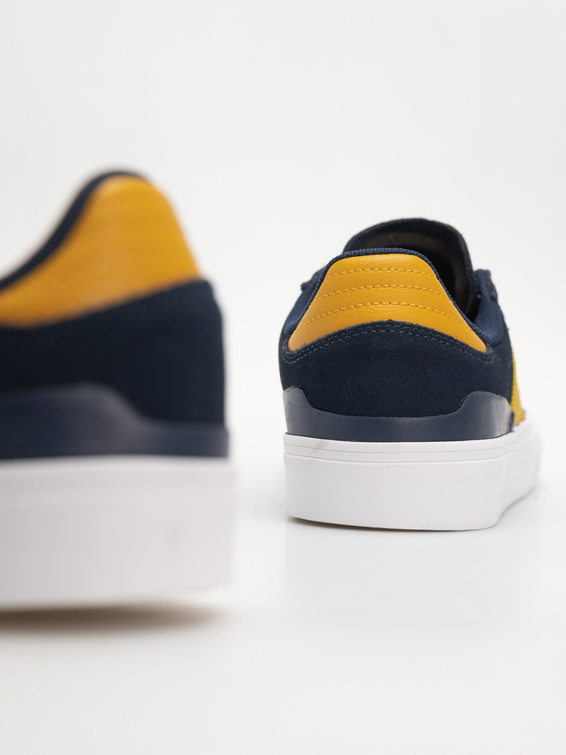 Обувки adidas Busenitz Vulc II (conavy/preyel/ftwwht)