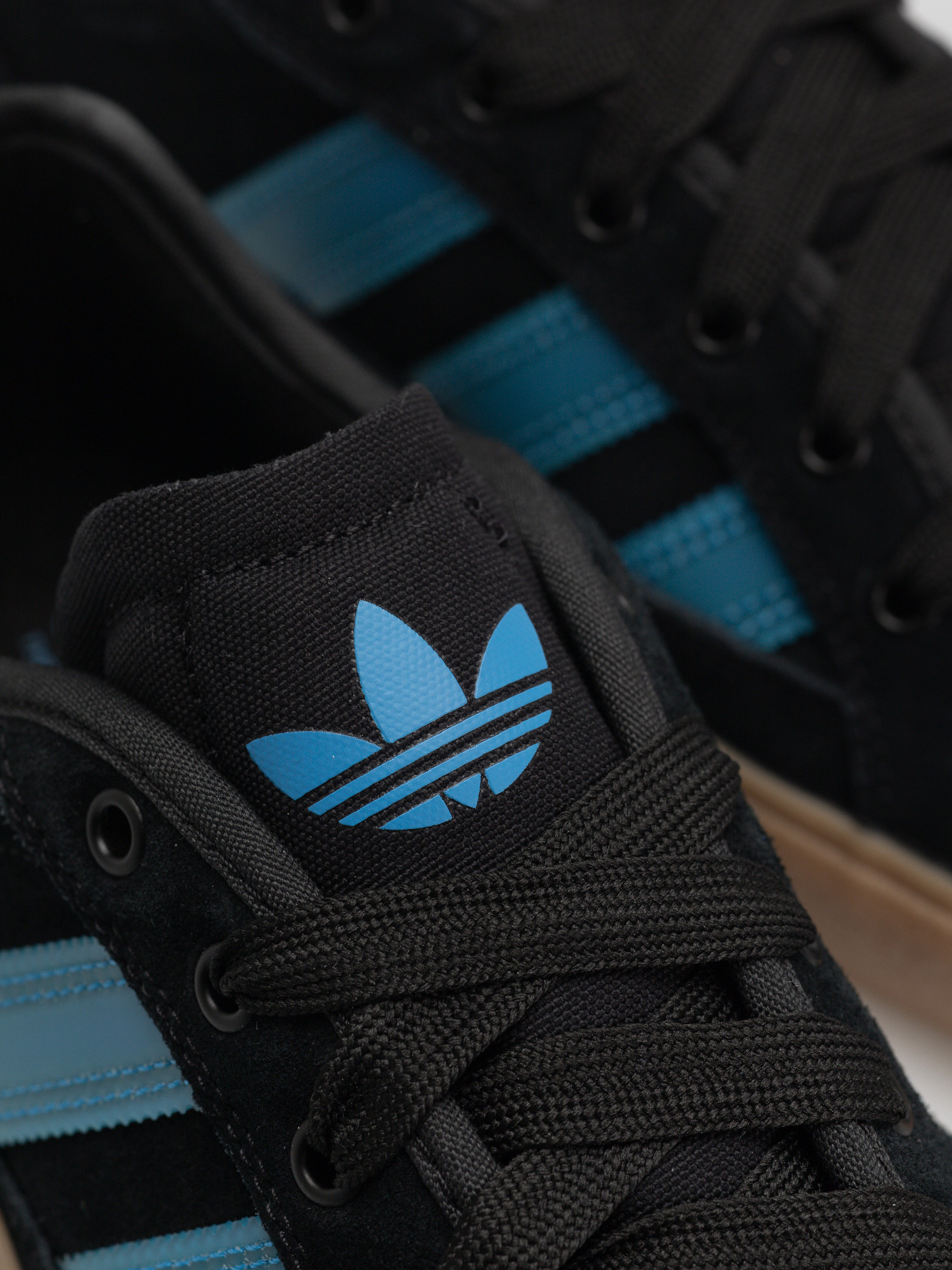 Обувки adidas Court Tns Premiere (cblack/gum4)