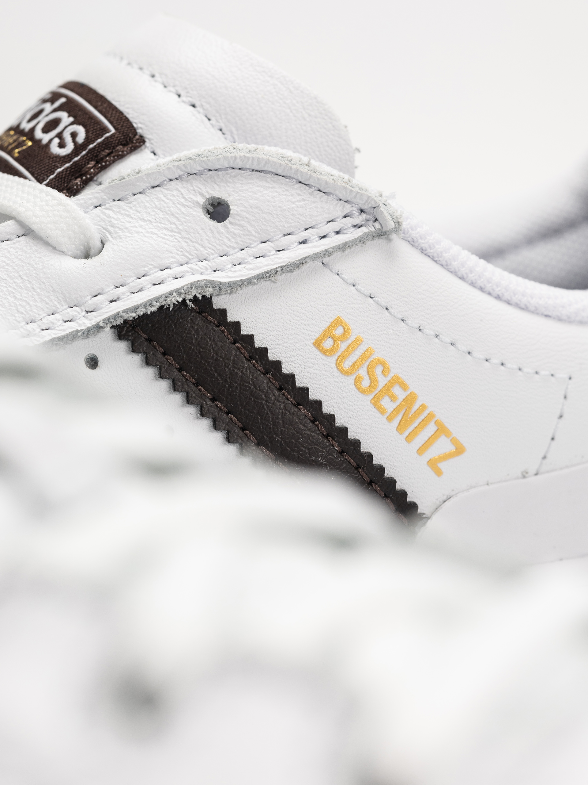 Обувки adidas Busenitz Vulc II (ftwwht/goldmt)