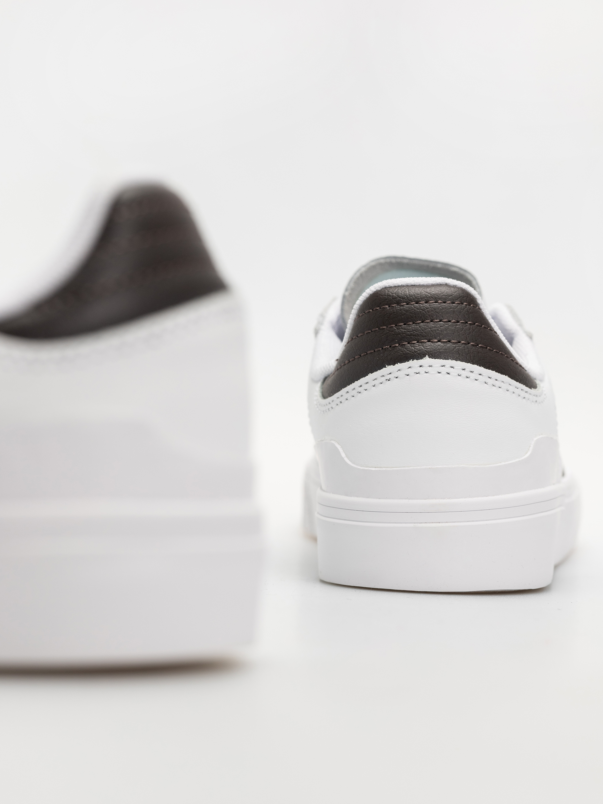 Обувки adidas Busenitz Vulc II (ftwwht/goldmt)