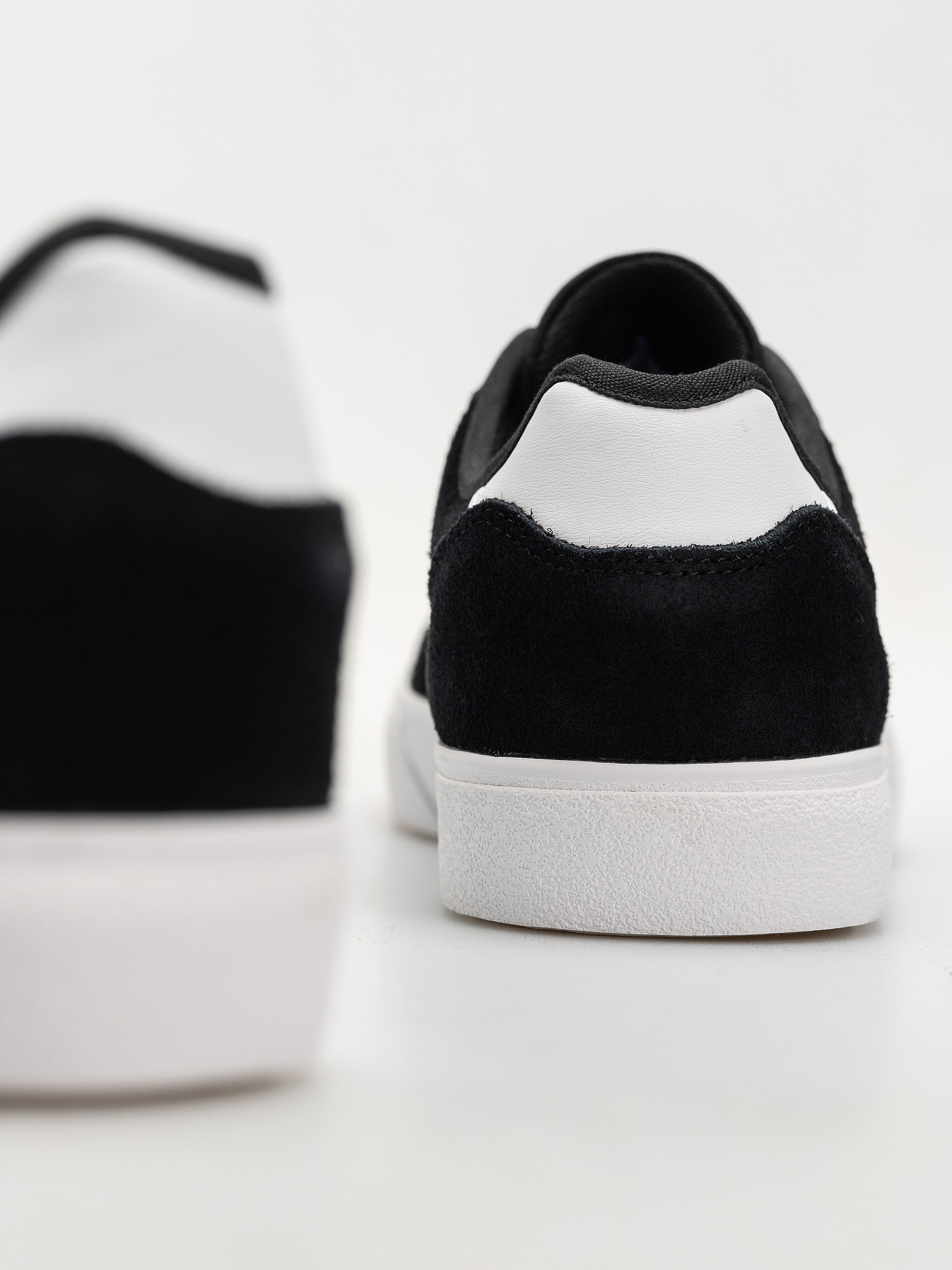 Обувки adidas Court Tns Premiere (cblack/ftwwht/blubir)