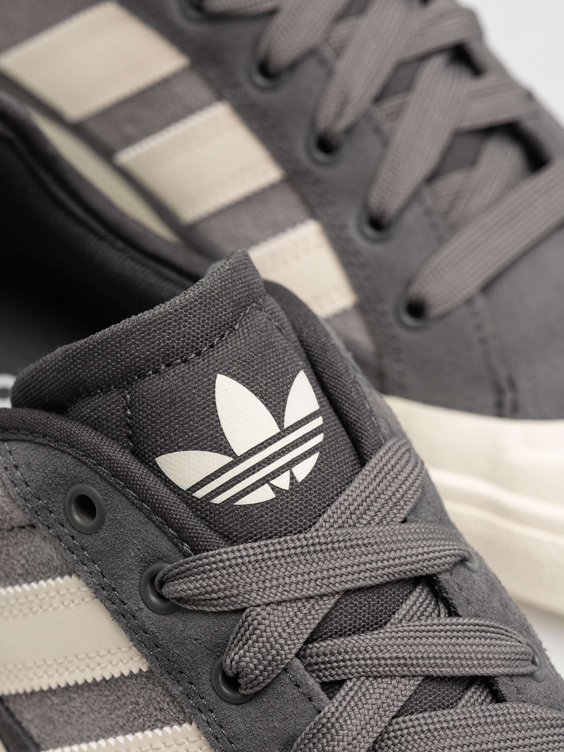 Обувки adidas Court Tns Premiere (grethr/cwhite/gresix)