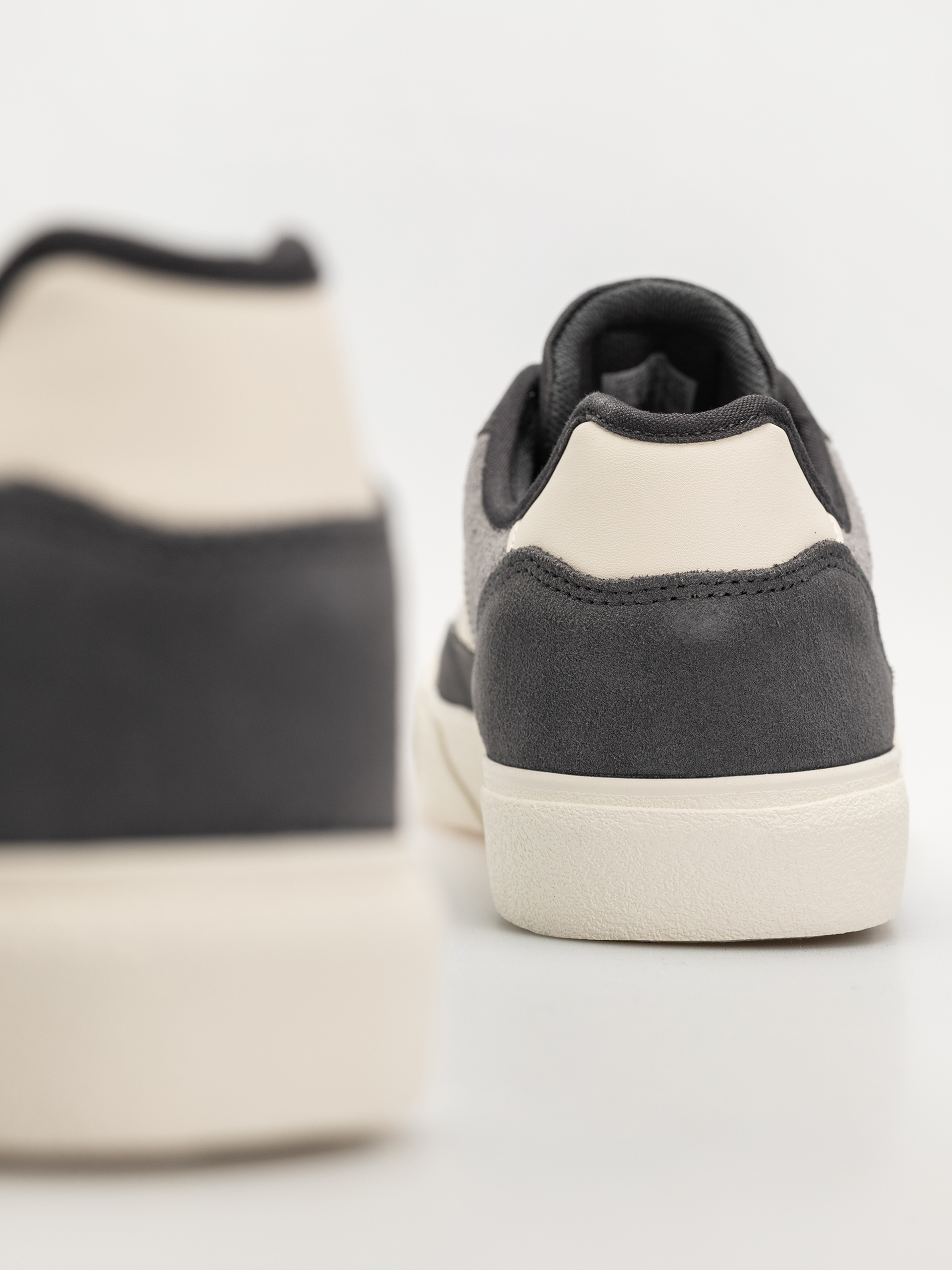 Обувки adidas Court Tns Premiere (grethr/cwhite/gresix)