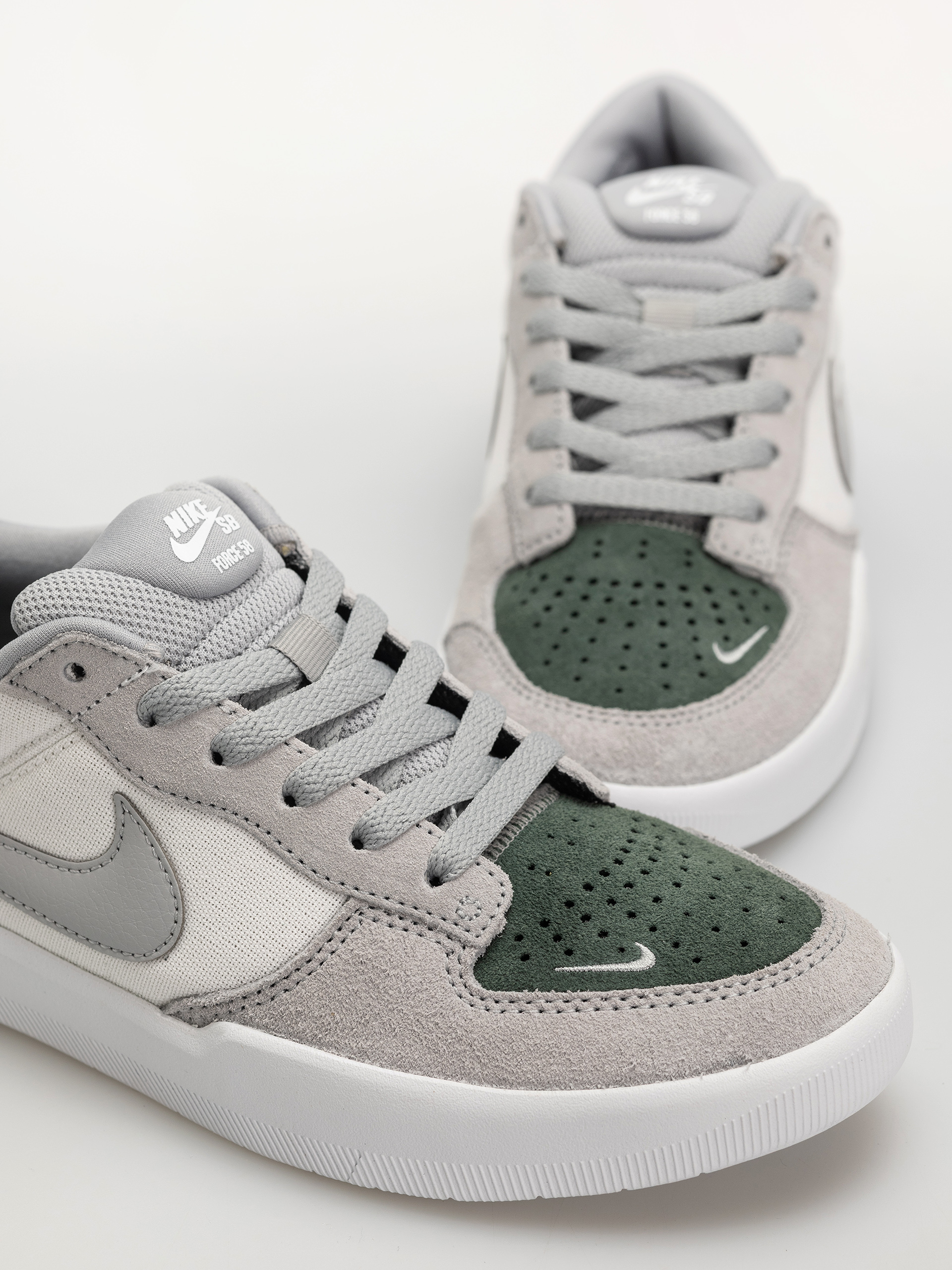 Обувки Nike SB Force 58 (white/flt silver fir white)