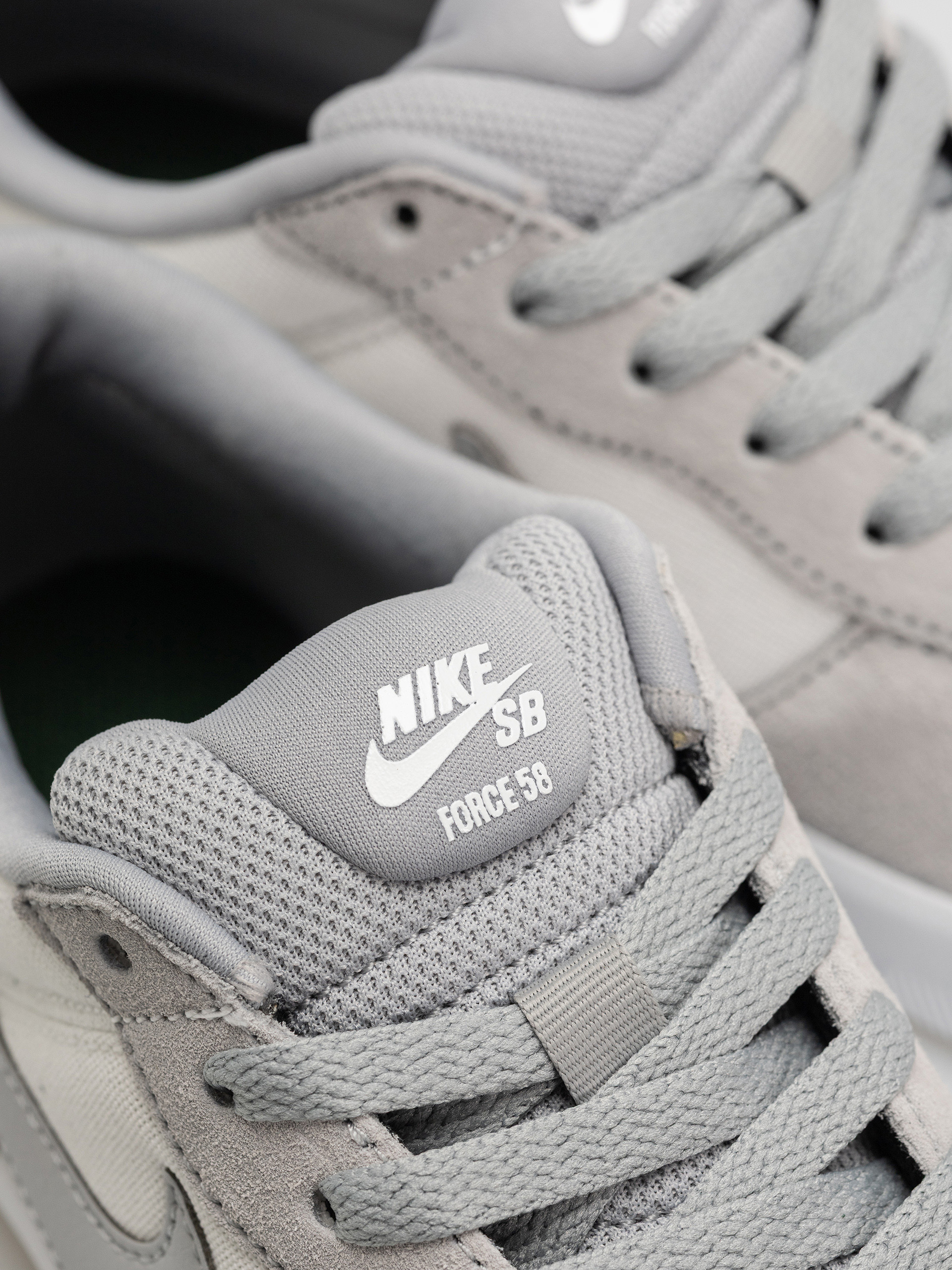 Обувки Nike SB Force 58 (white/flt silver fir white)