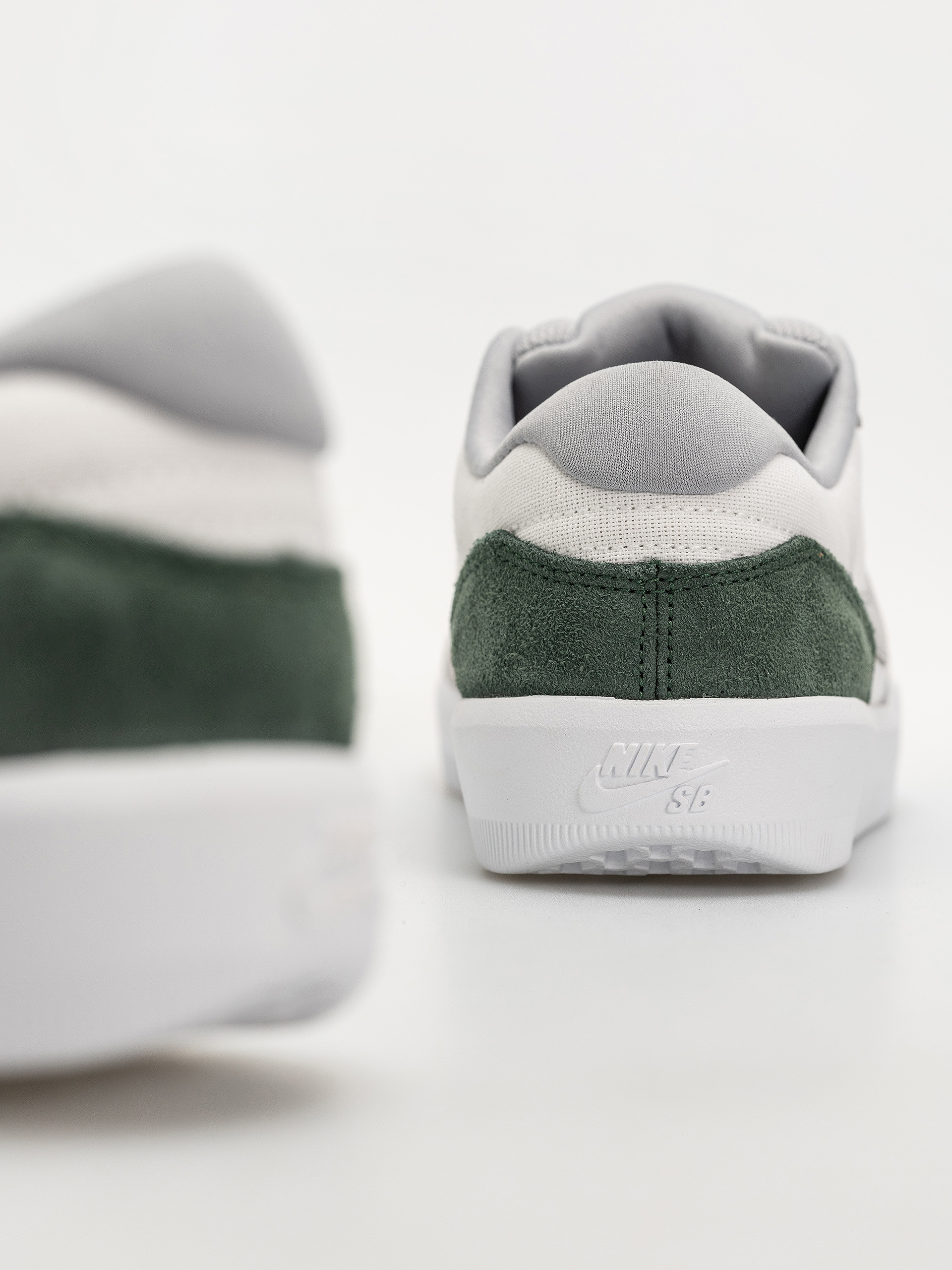 Обувки Nike SB Force 58 (white/flt silver fir white)