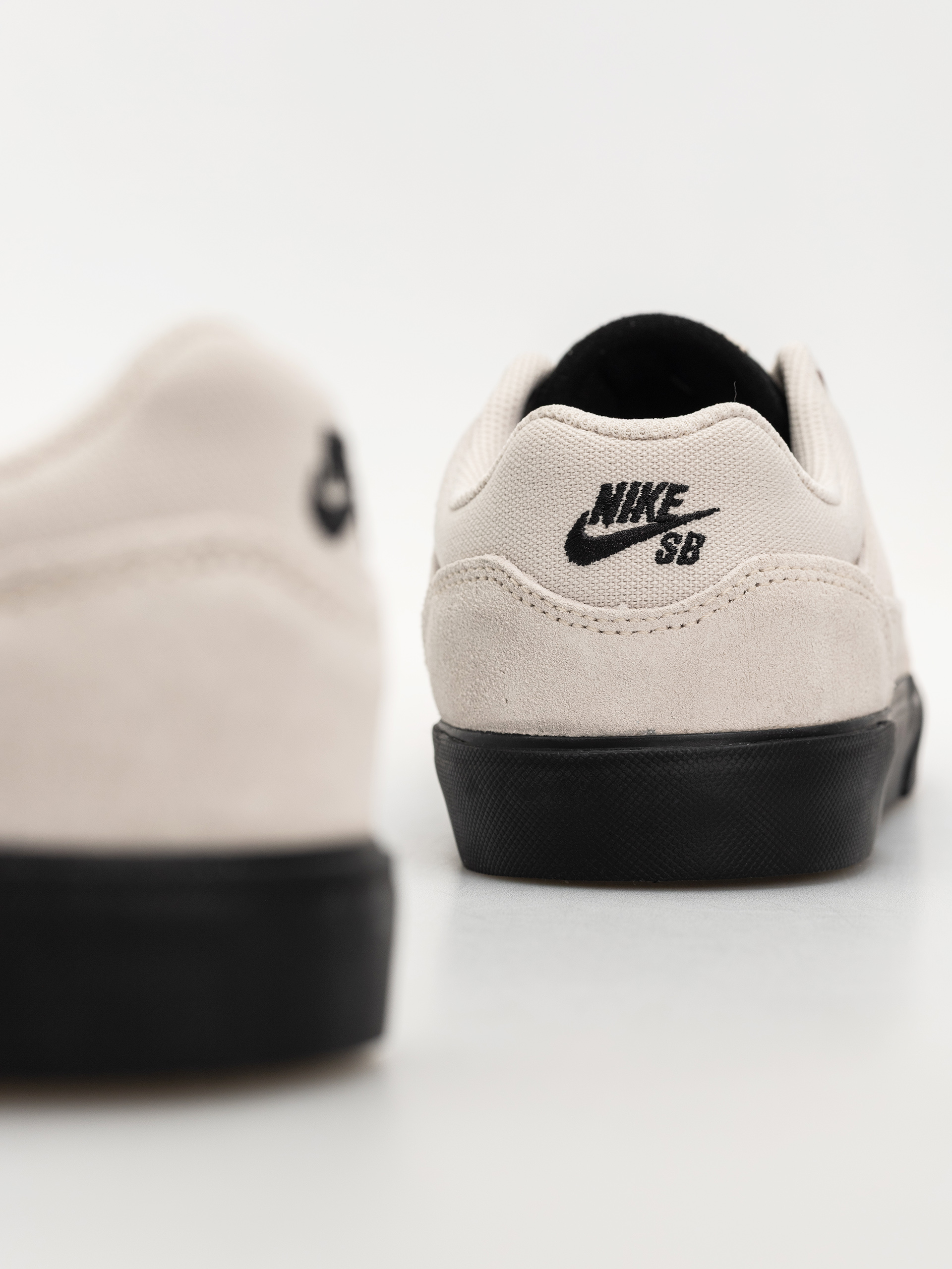 Обувки Nike SB Malor (lt orewood brn/team red black)