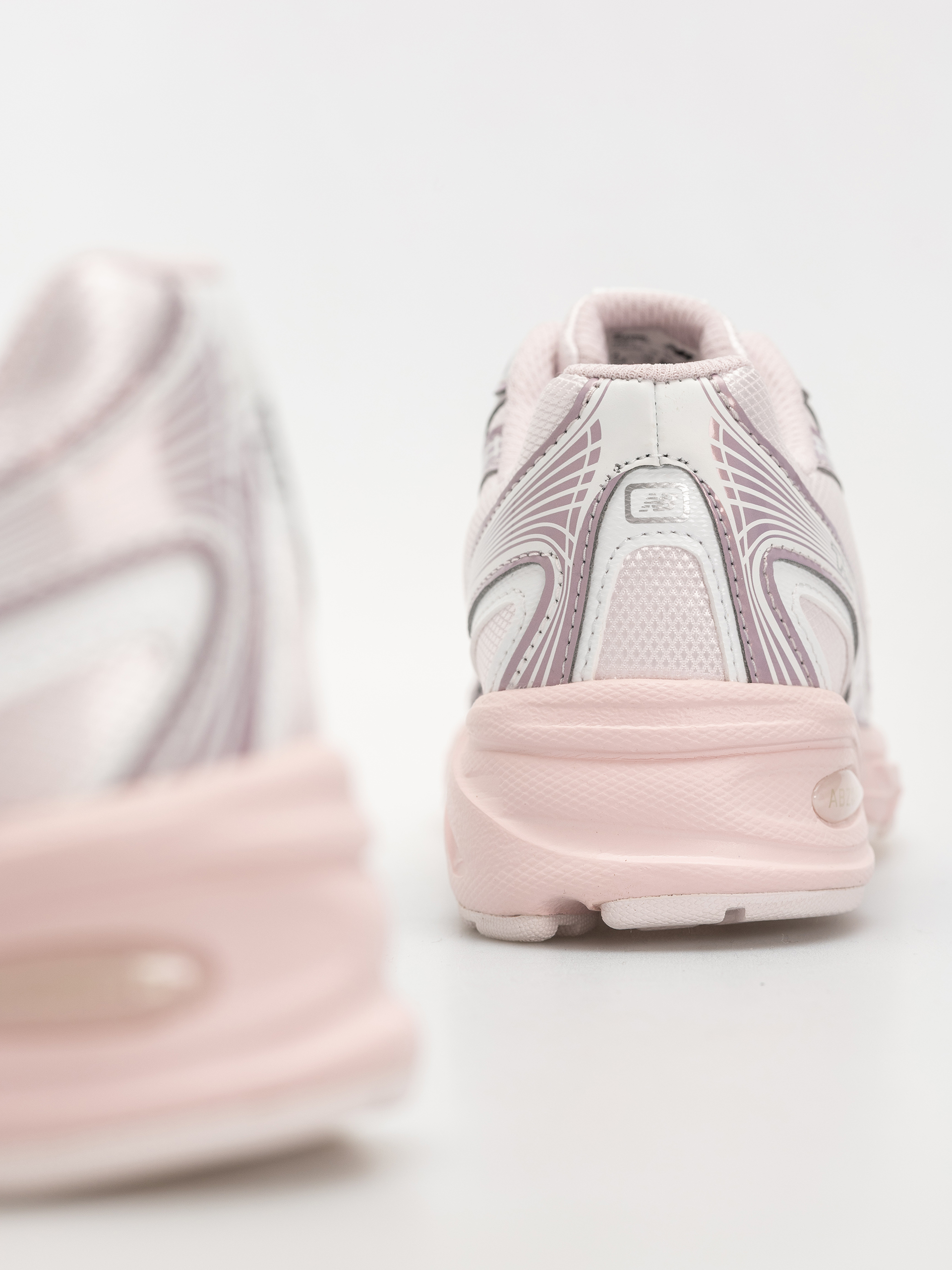 Обувки New Balance 740 JR (pink salt/stone pink)