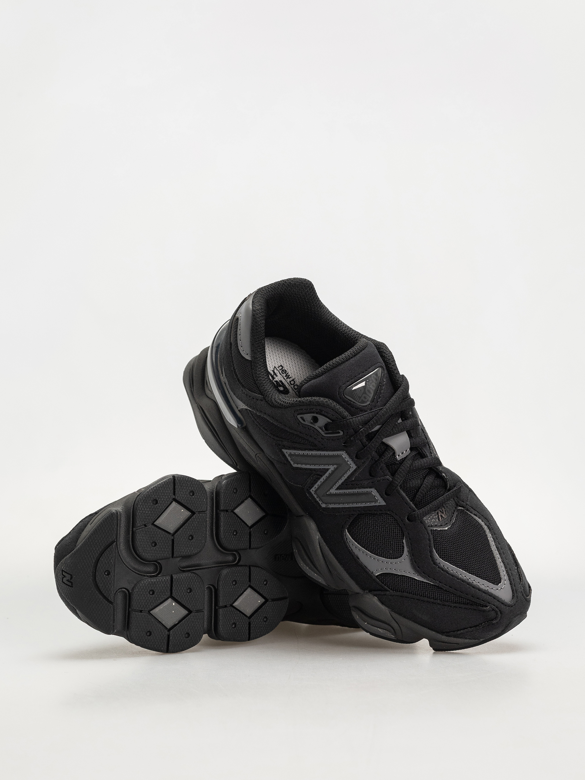 Обувки New Balance 9060 JR (black/castlerock)