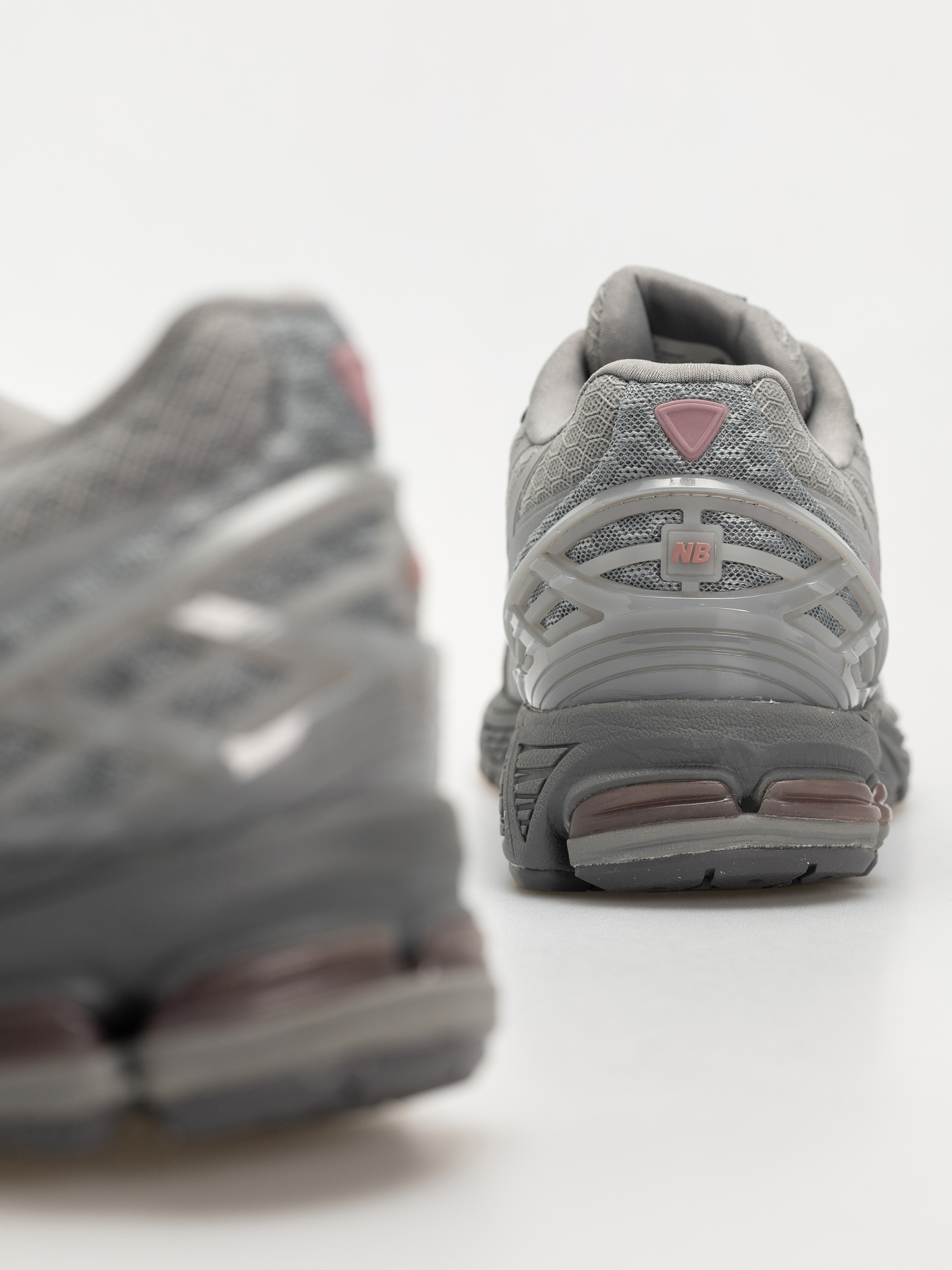 Обувки New Balance 1906 (slate grey/rosewood)