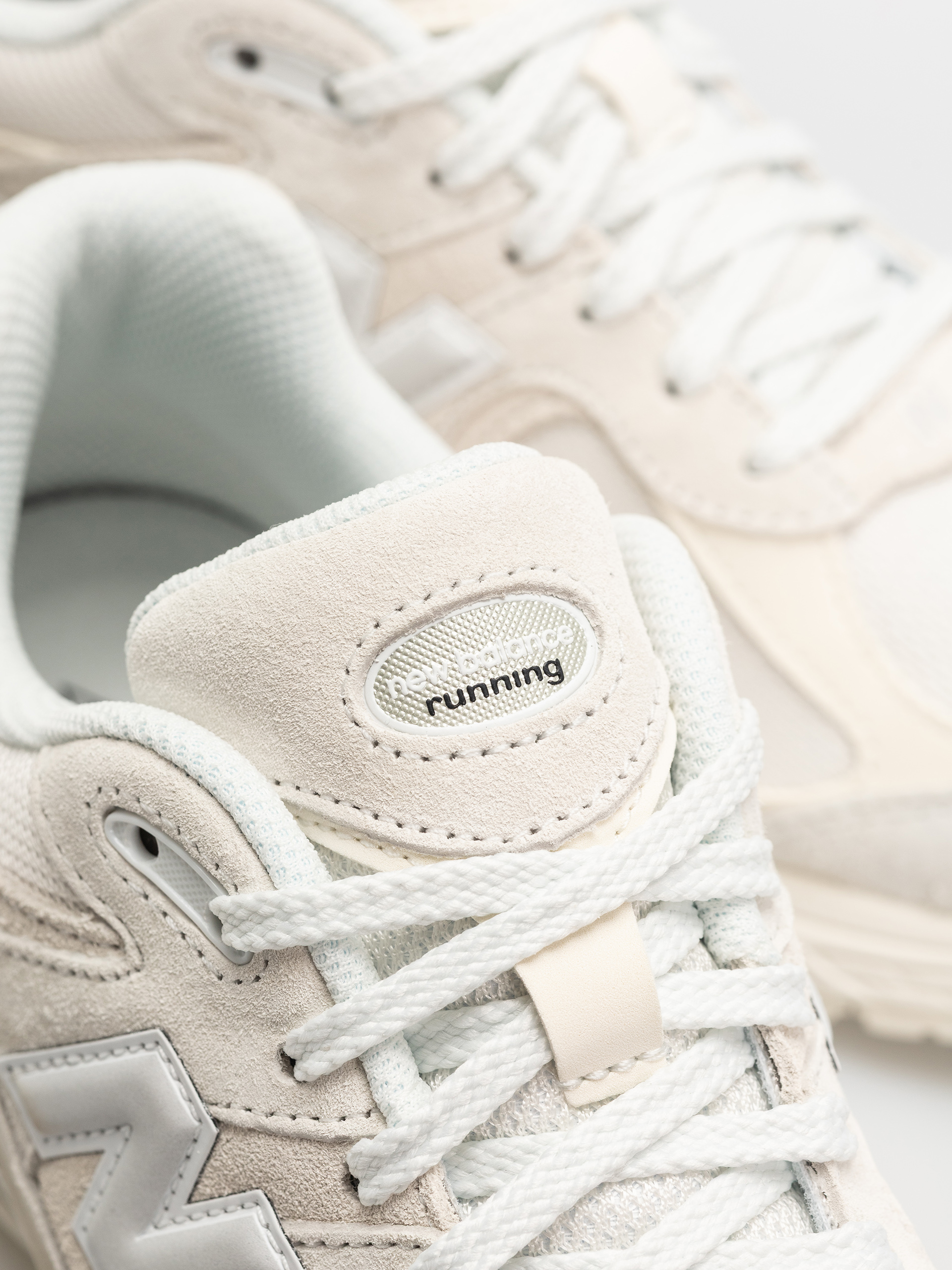 Обувки New Balance 2002 (sea salt/silver metallic)