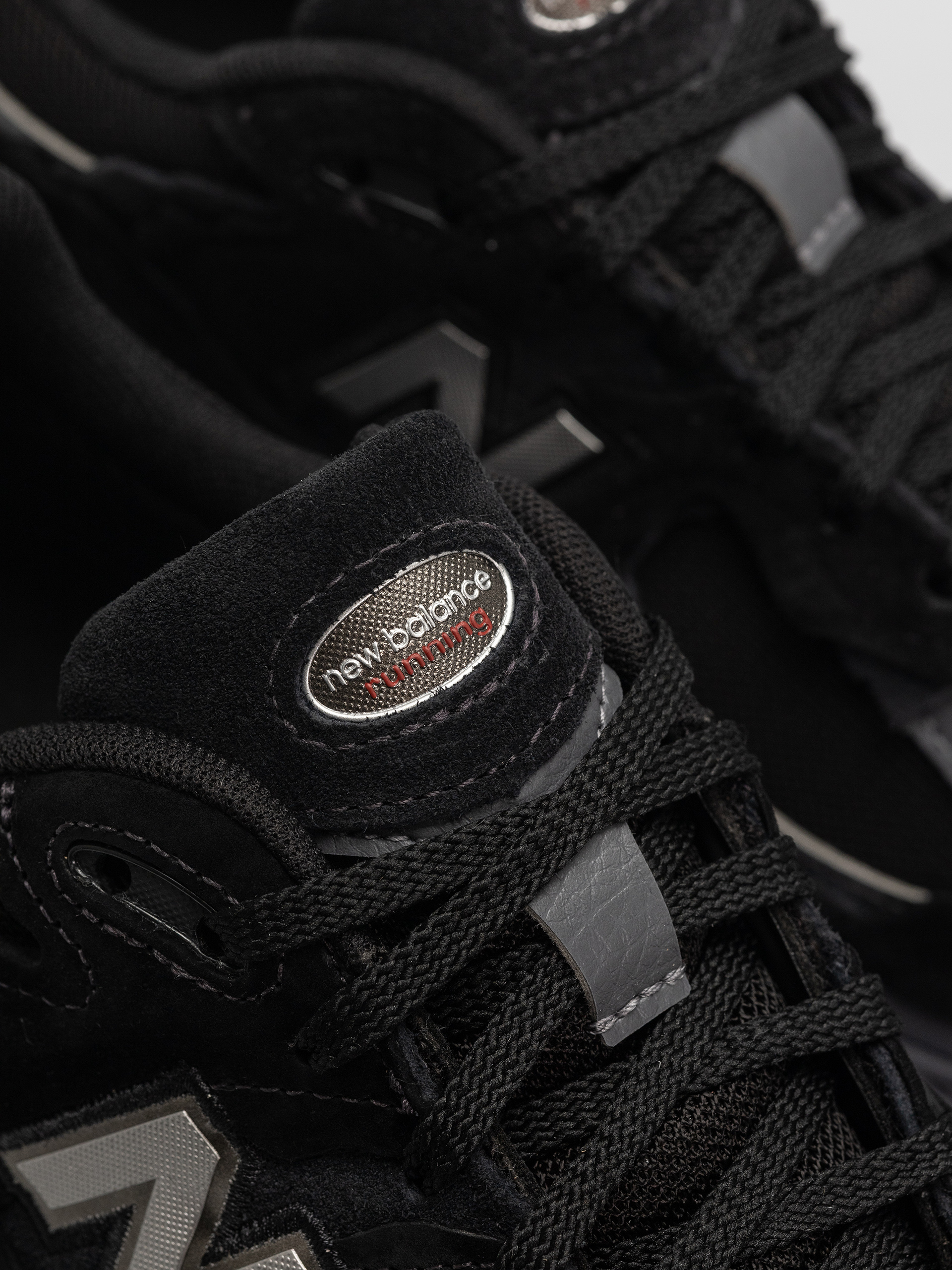 Обувки New Balance 2002 (black/magnet)