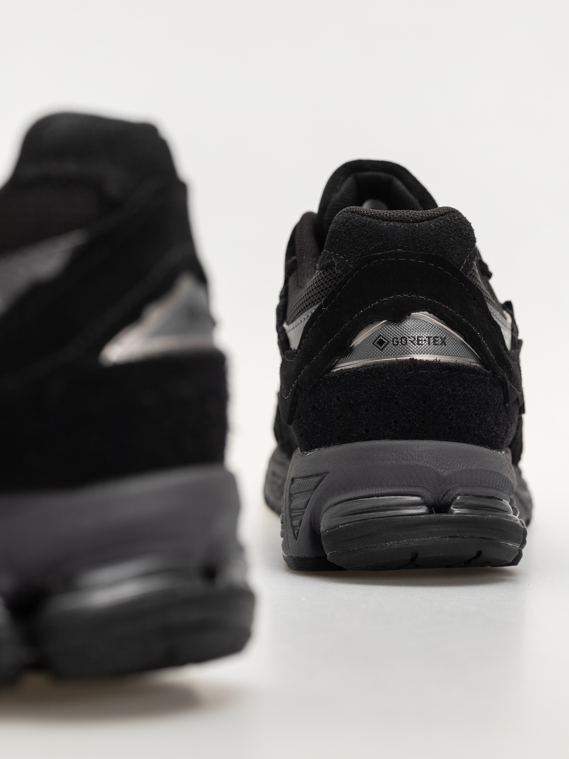 Обувки New Balance 2002 (black/magnet)