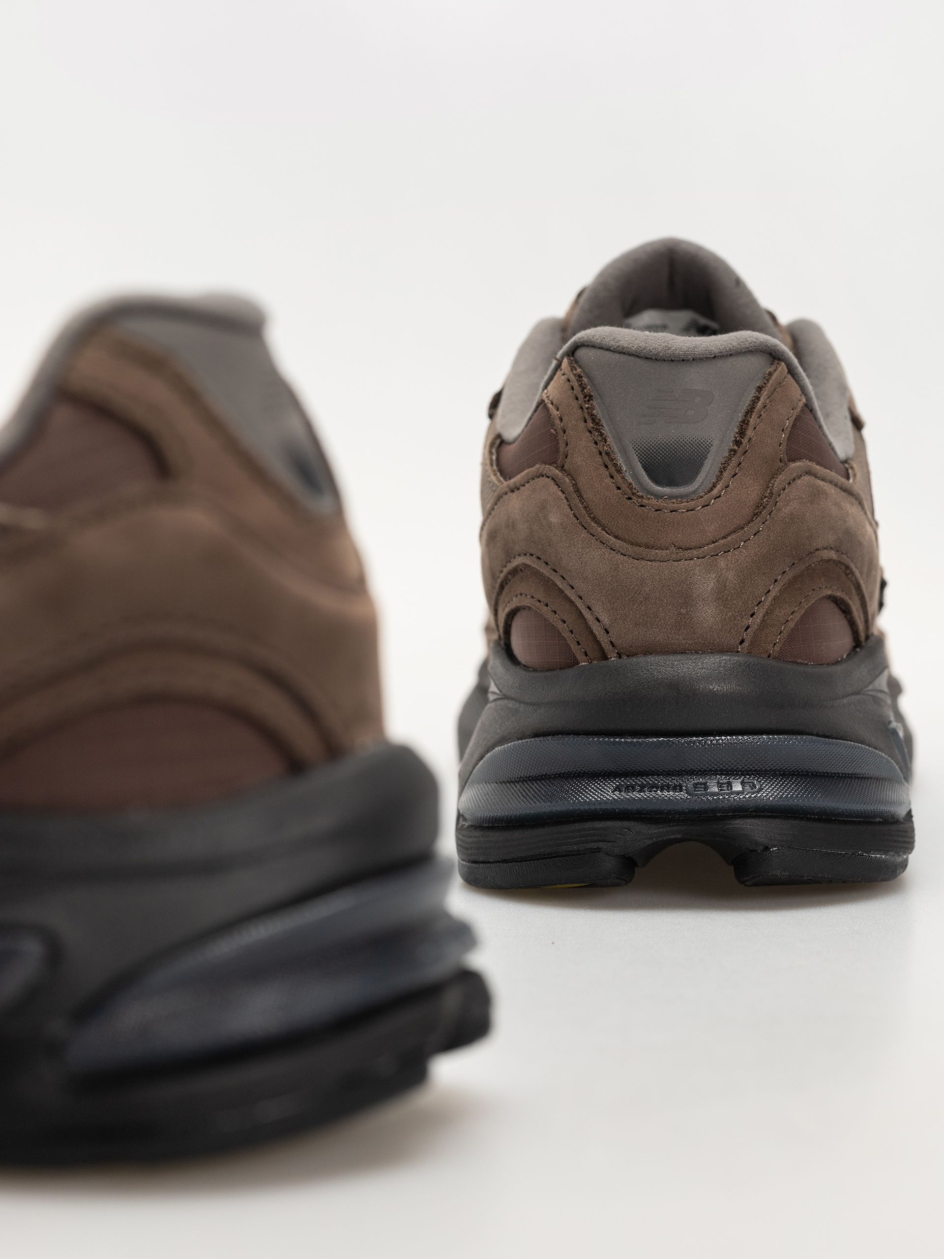 Обувки New Balance 2010 (cortado/thunder brown/faded black)