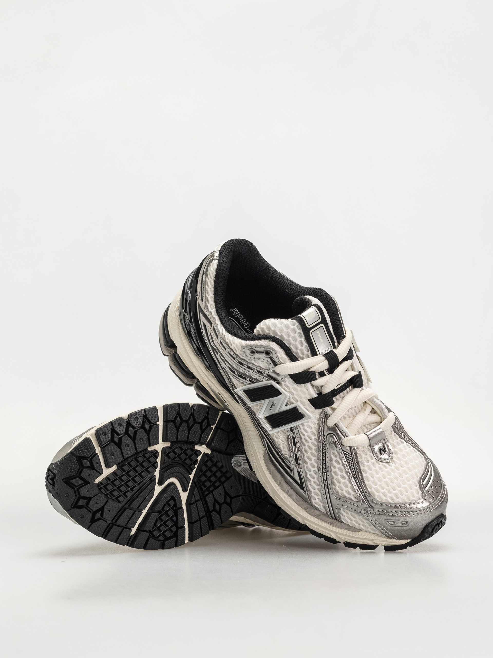 Обувки New Balance 1906 (silver metallic/black/sea salt er)