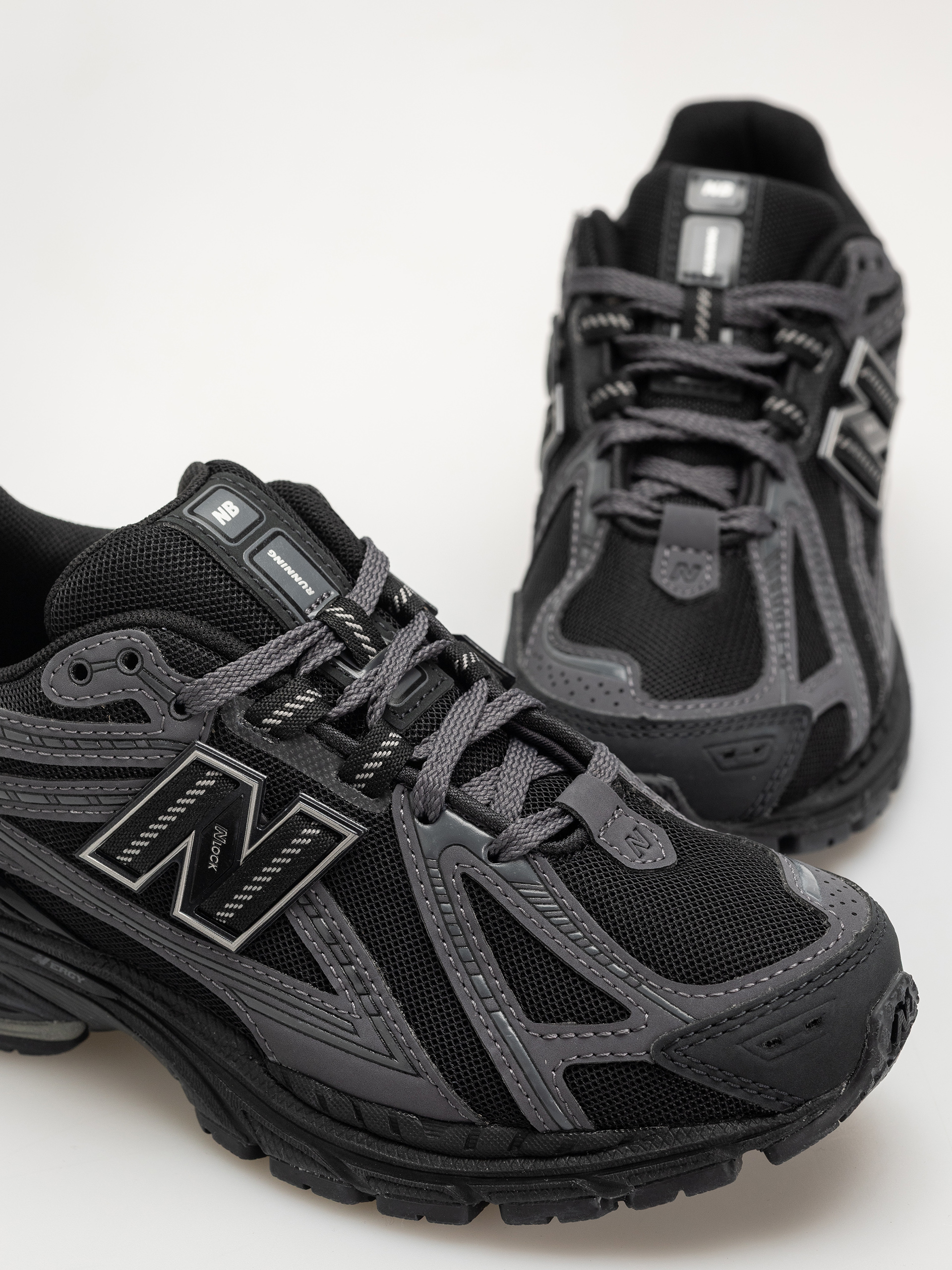 Обувки New Balance 1906 (black)
