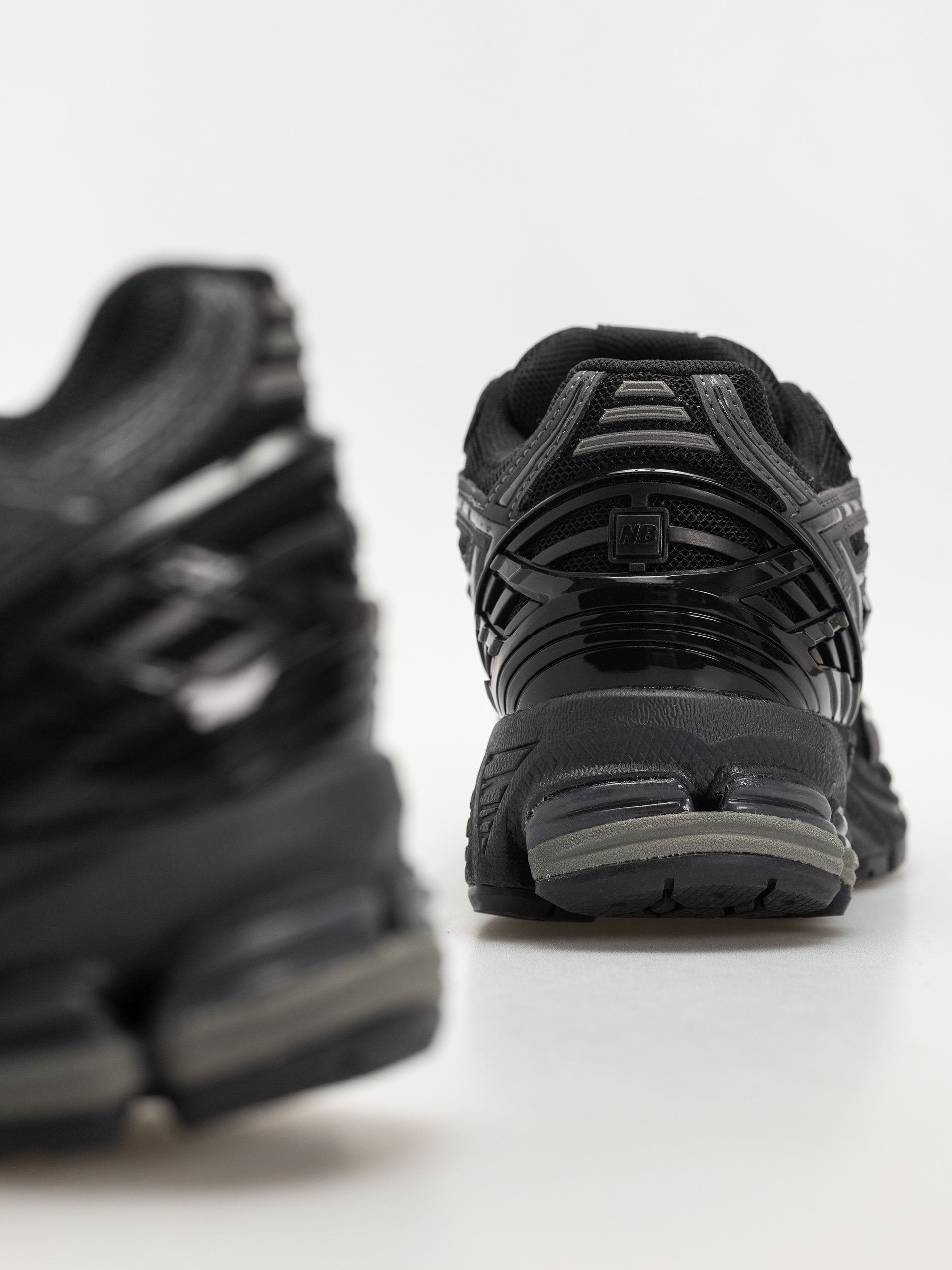 Обувки New Balance 1906 (black)