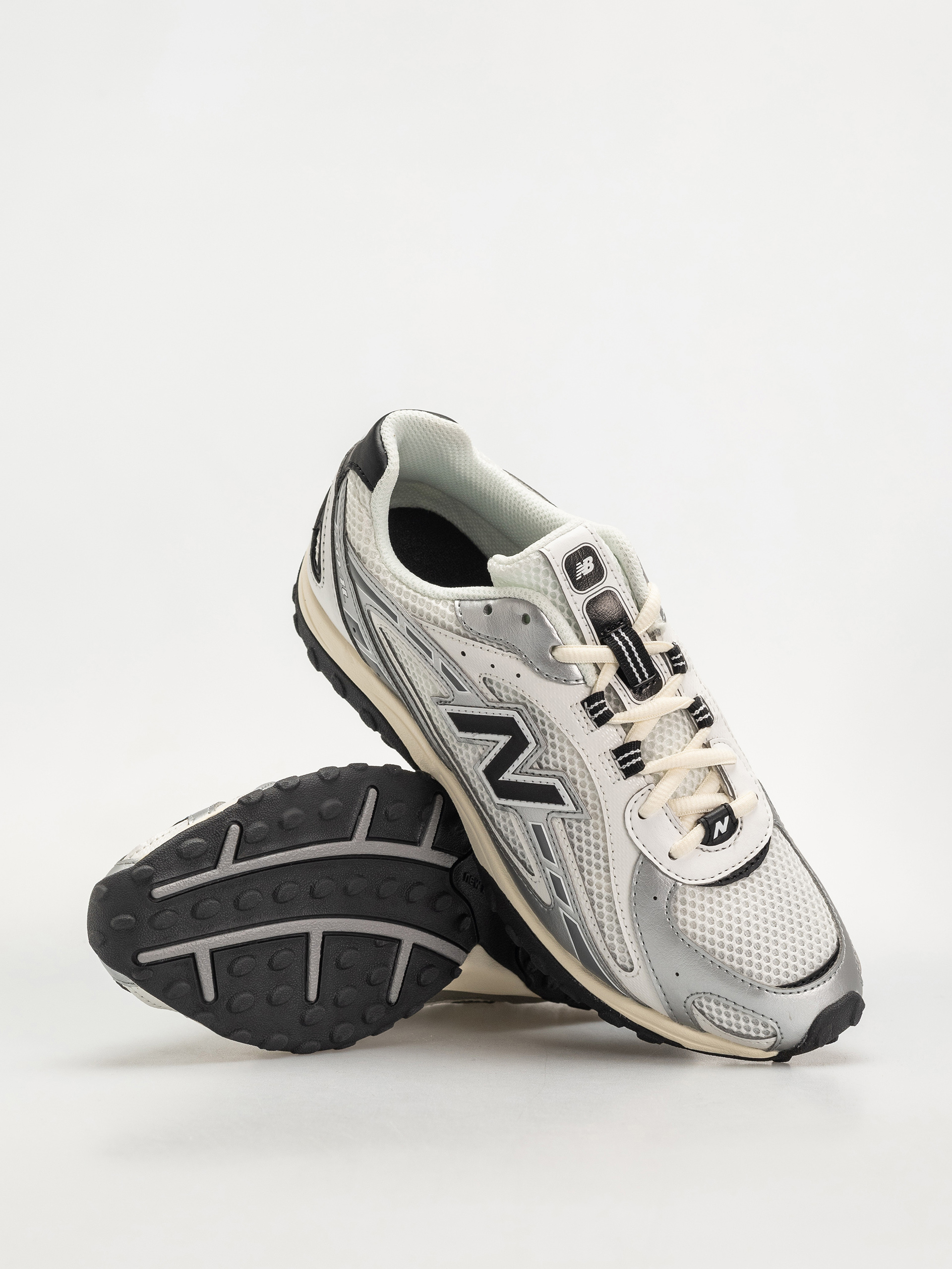 Обувки New Balance 204 (silver metallic/black swd)