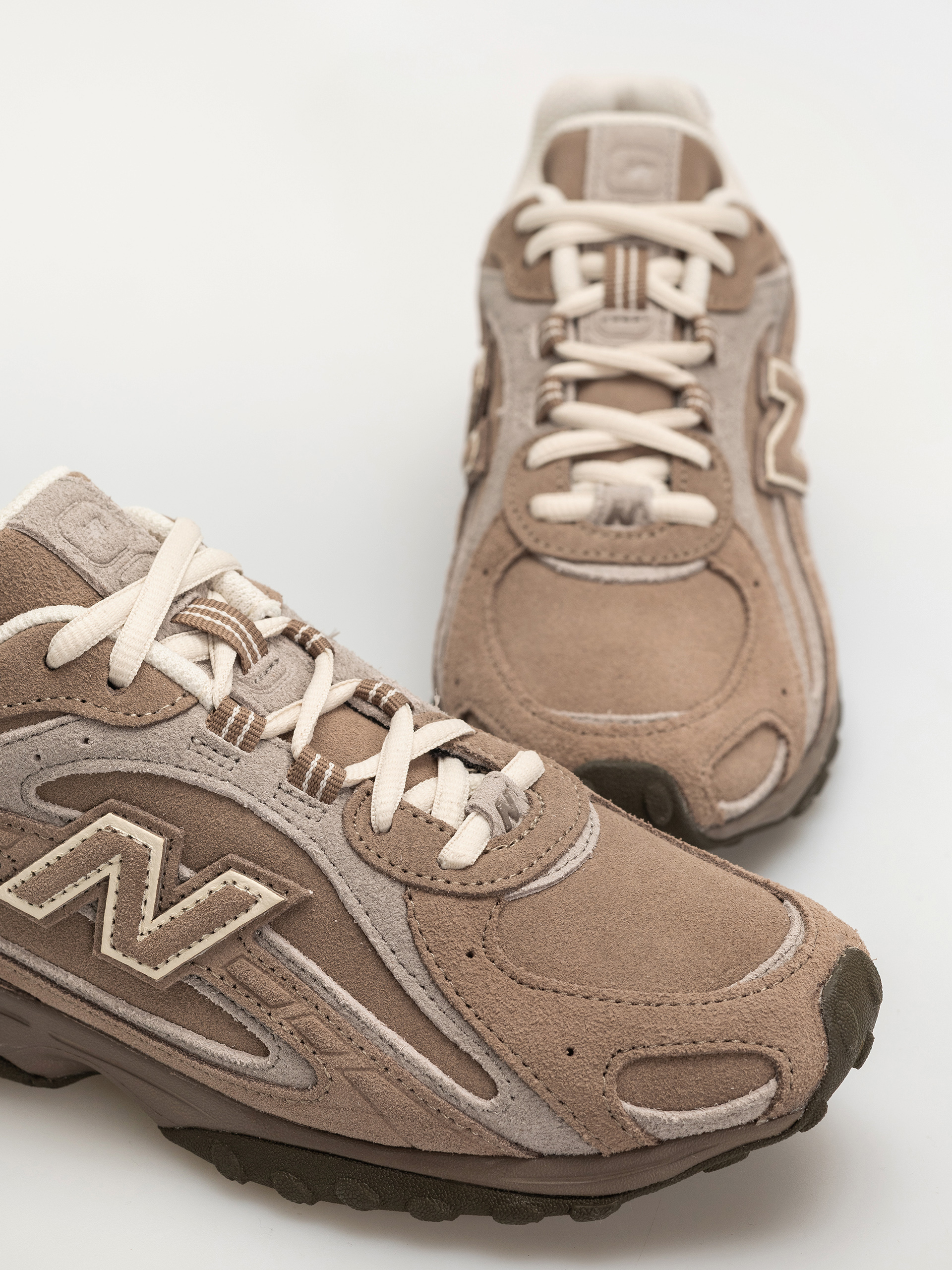Обувки New Balance 204 (mushroom/arid stone mma)