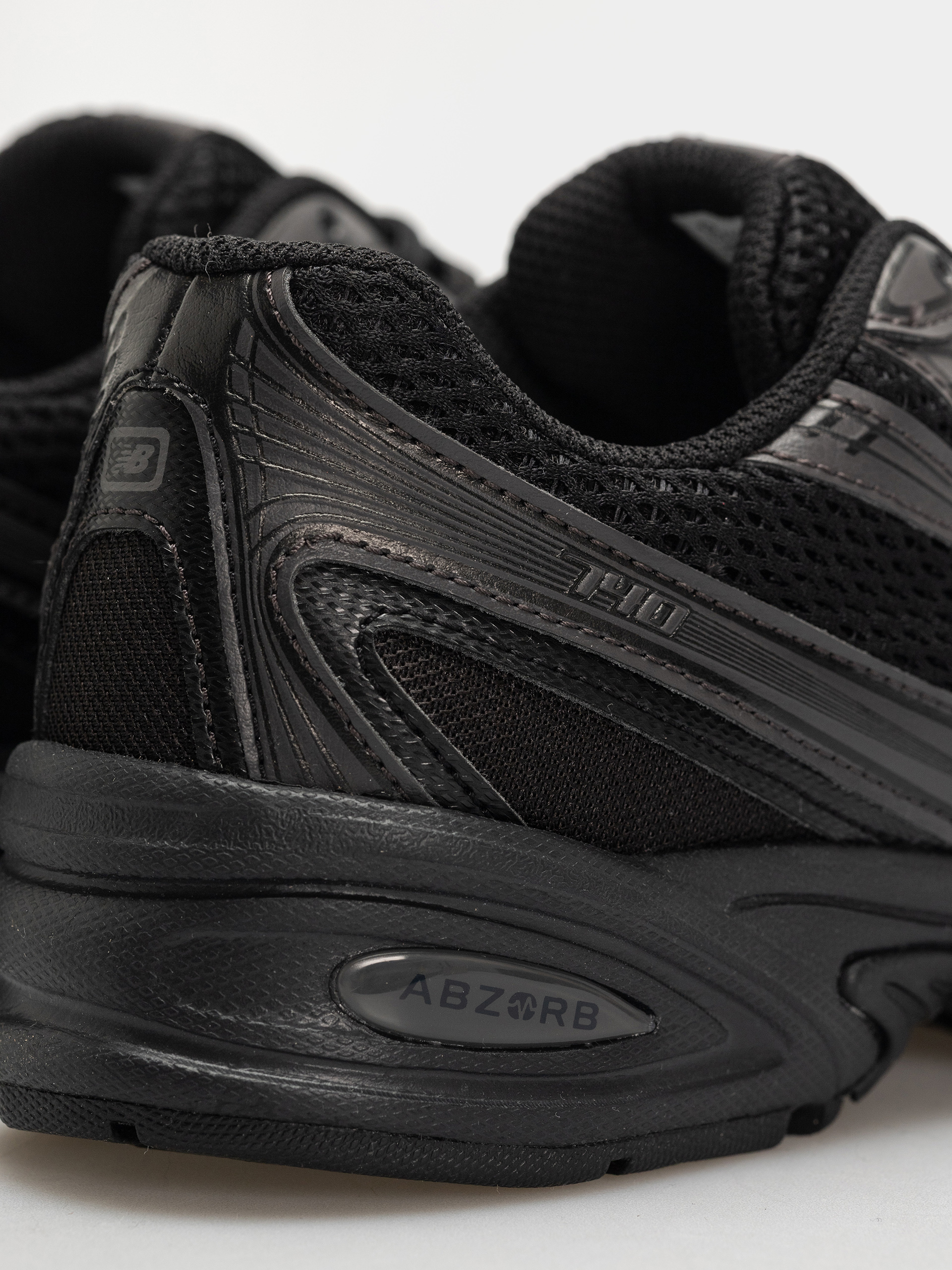 Обувки New Balance 740 (white/silver metallic/black nw2)