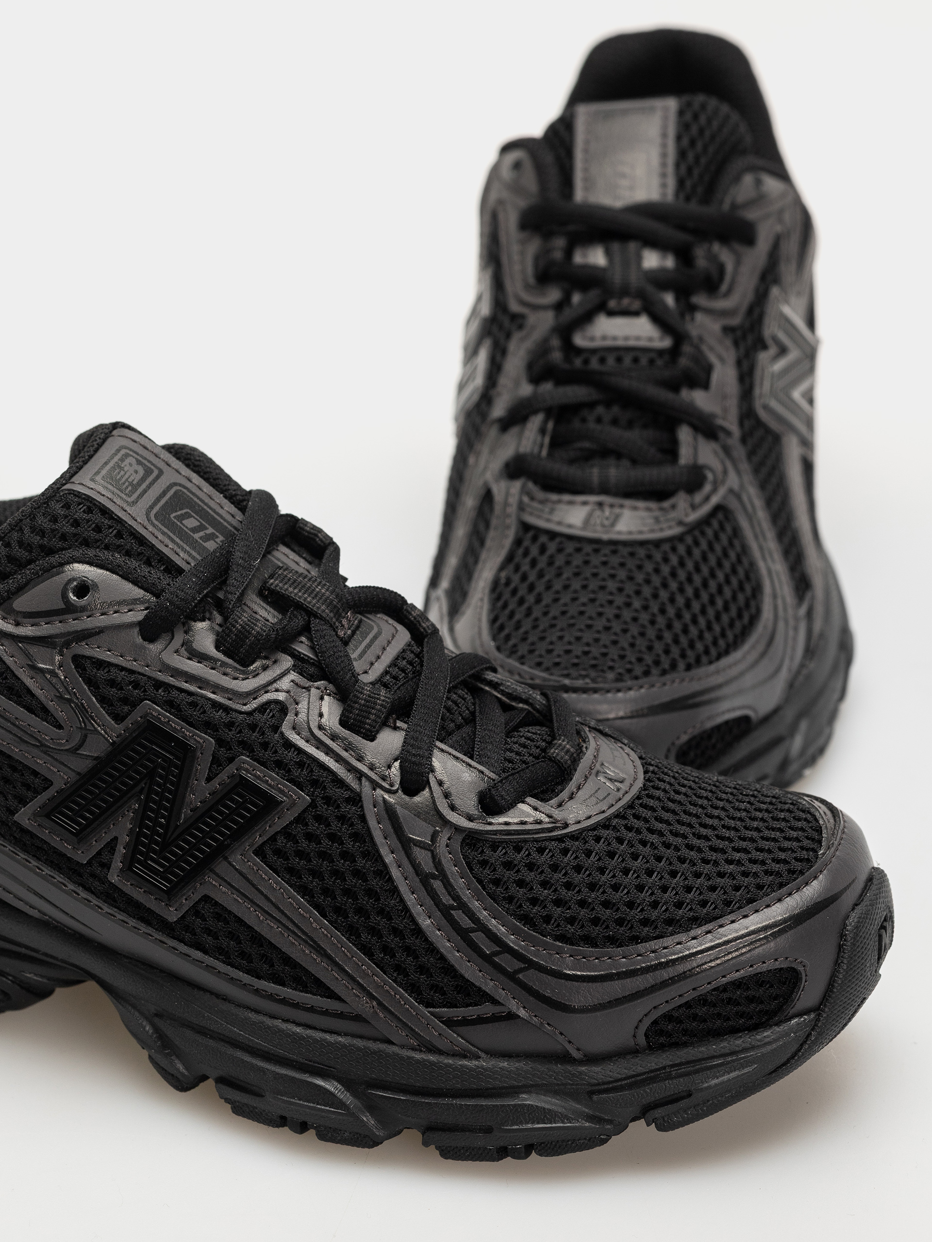 Обувки New Balance 740 (white/silver metallic/black nw2)