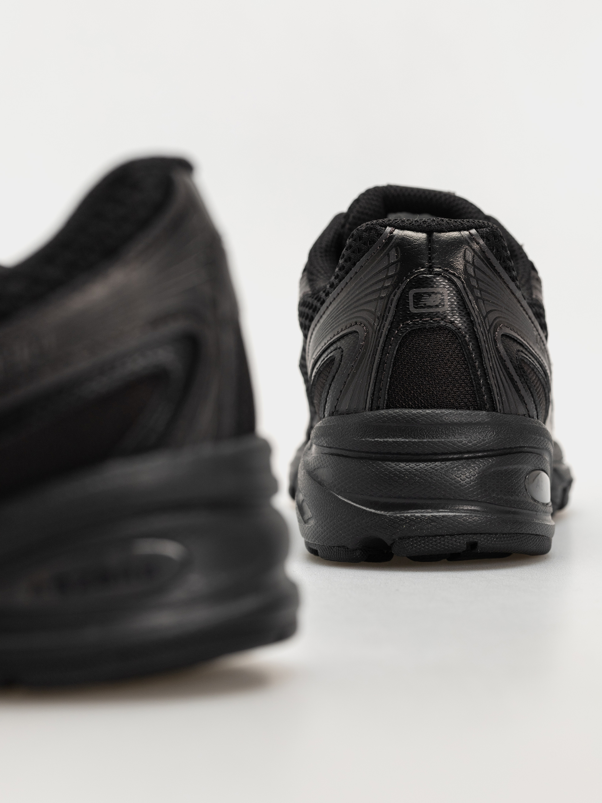 Обувки New Balance 740 (white/silver metallic/black nw2)