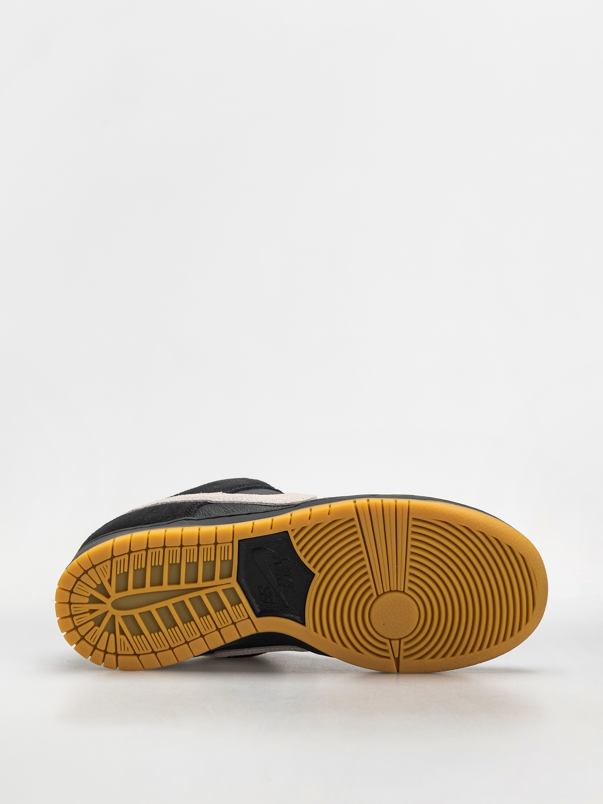 Обувки Nike SB Dunk Low Pro (black/white black gum light brown)