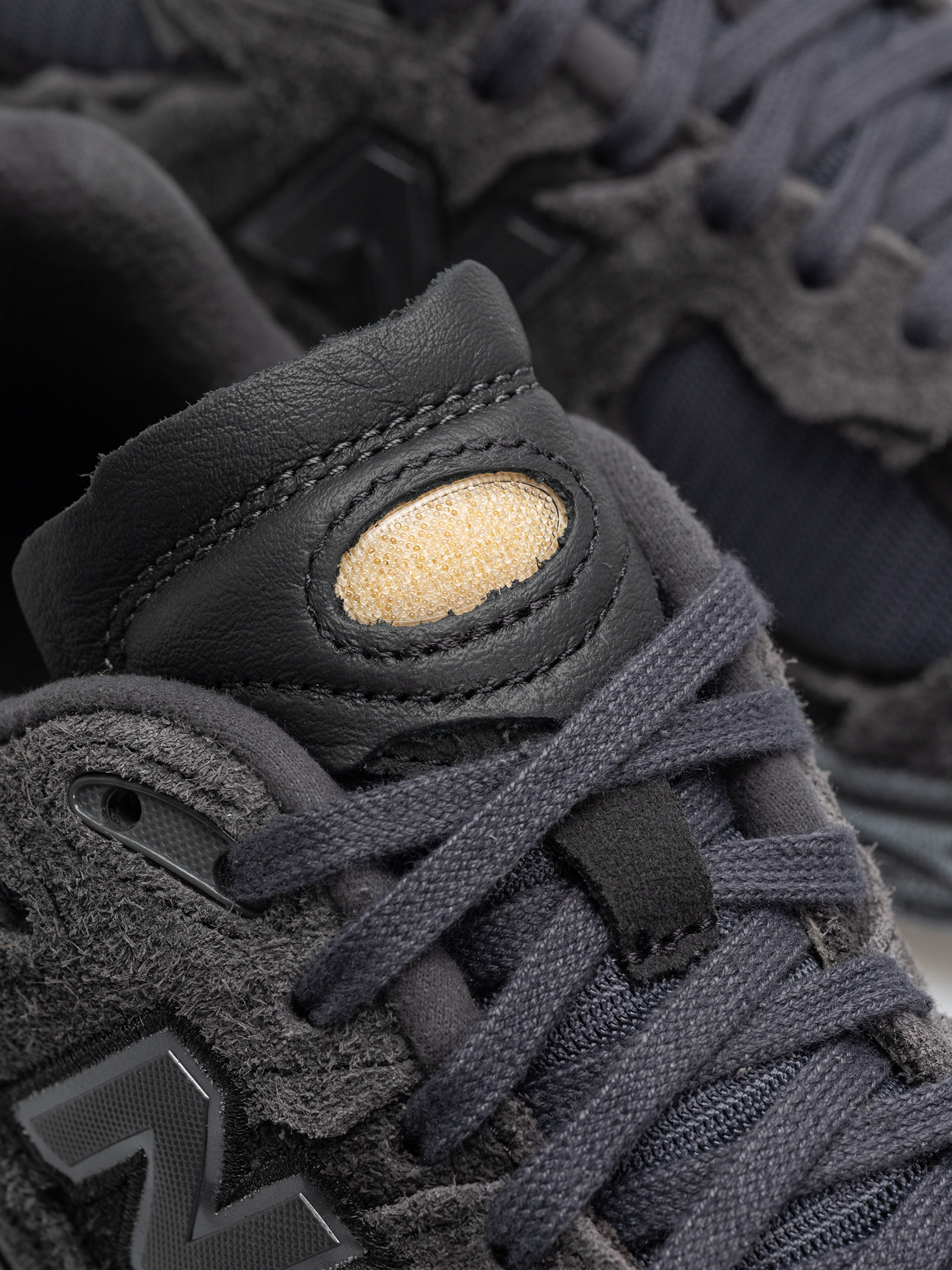 Обувки New Balance 2002 (black)