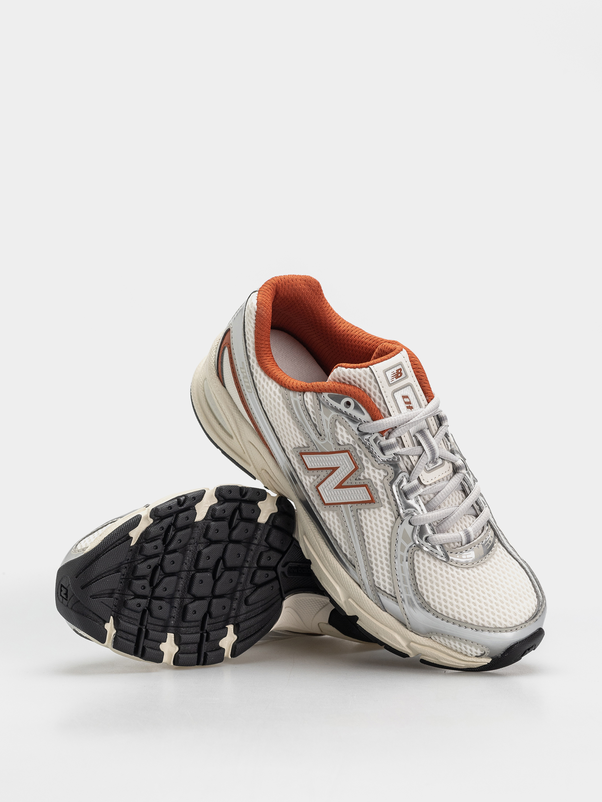 Обувки New Balance 740 JR (silver metallic/cinnamon)