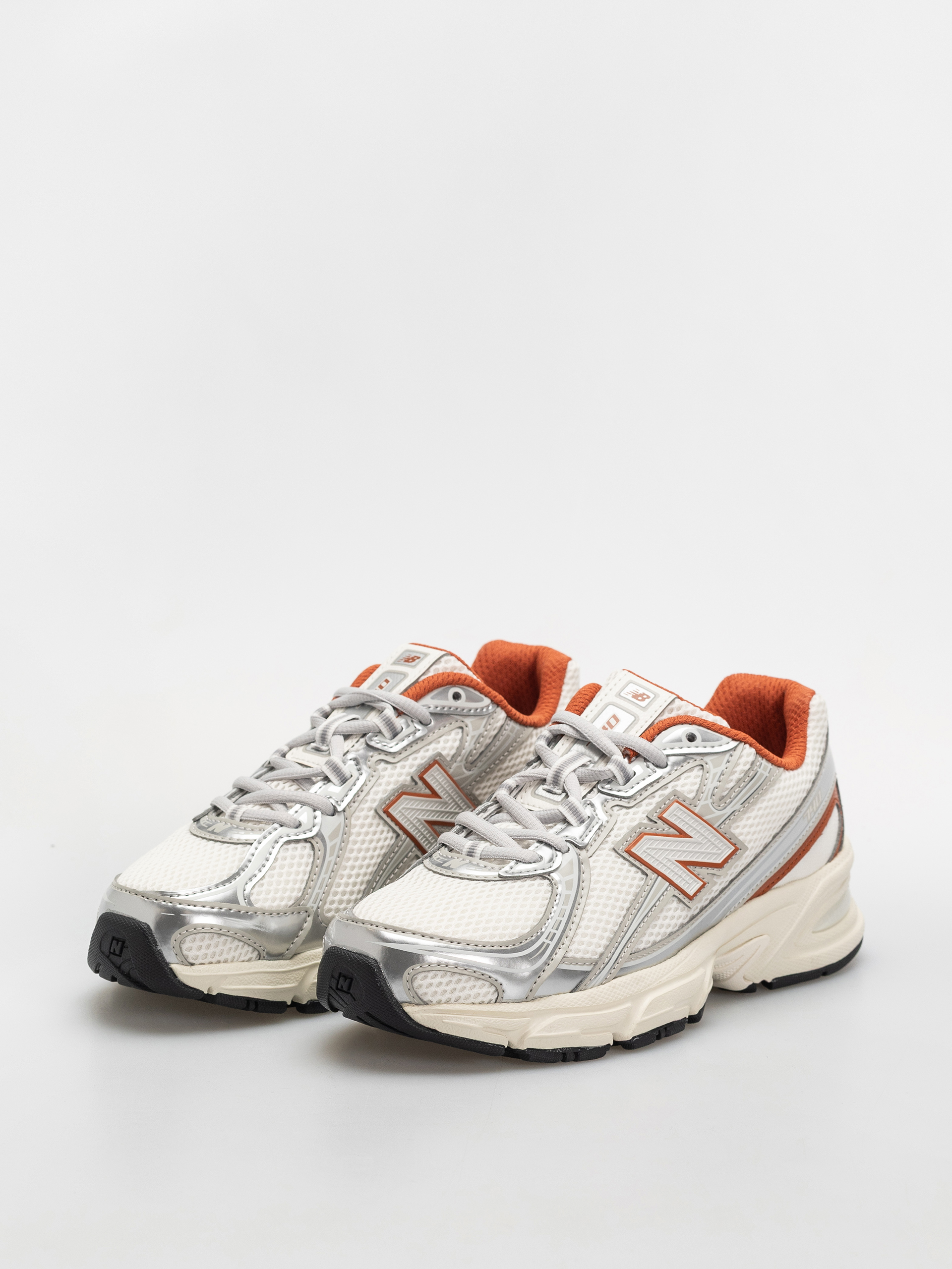 Обувки New Balance 740 JR (silver metallic/cinnamon)