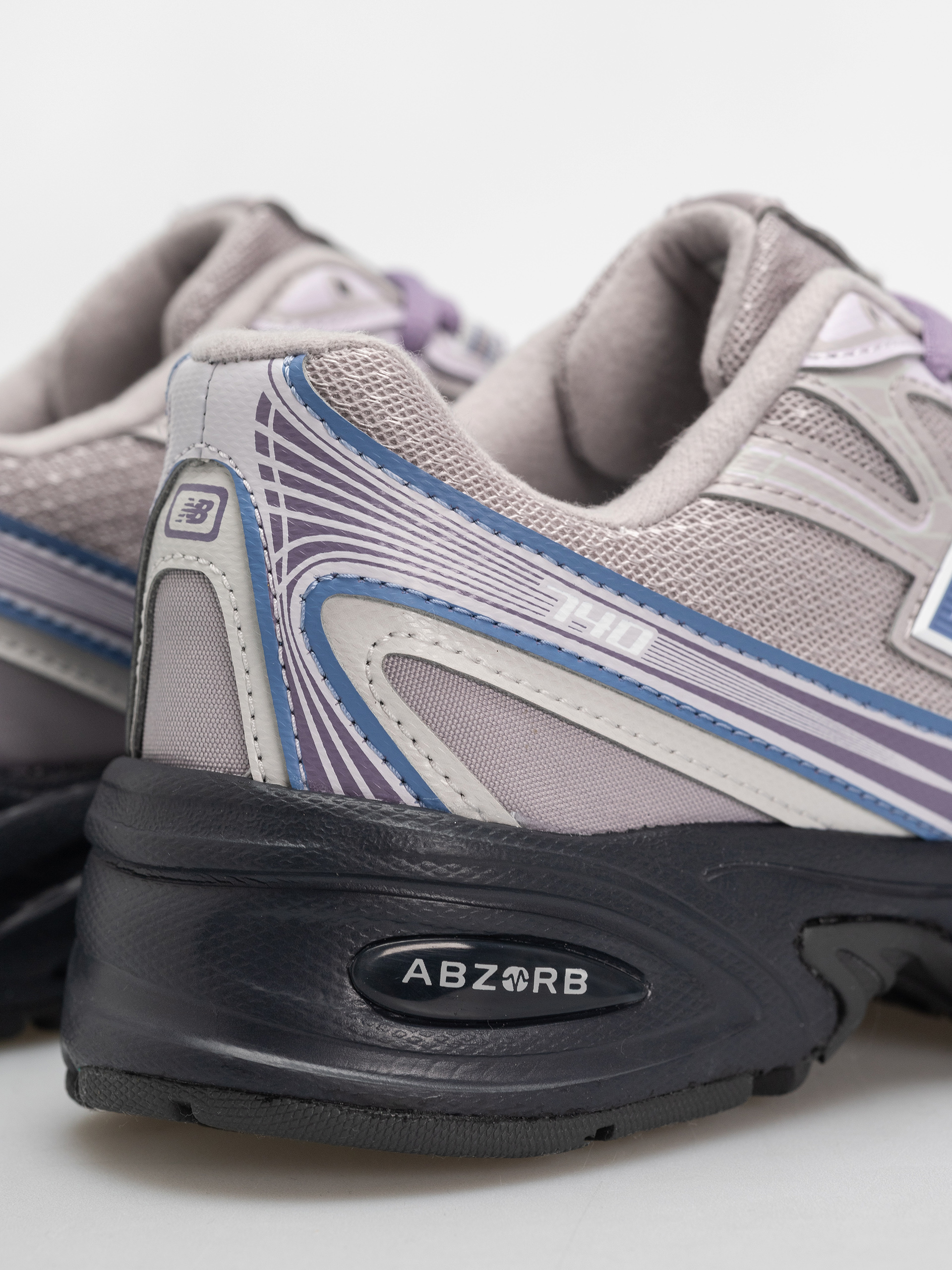 Обувки New Balance 740 JR (truffle salt/fairweather blue)