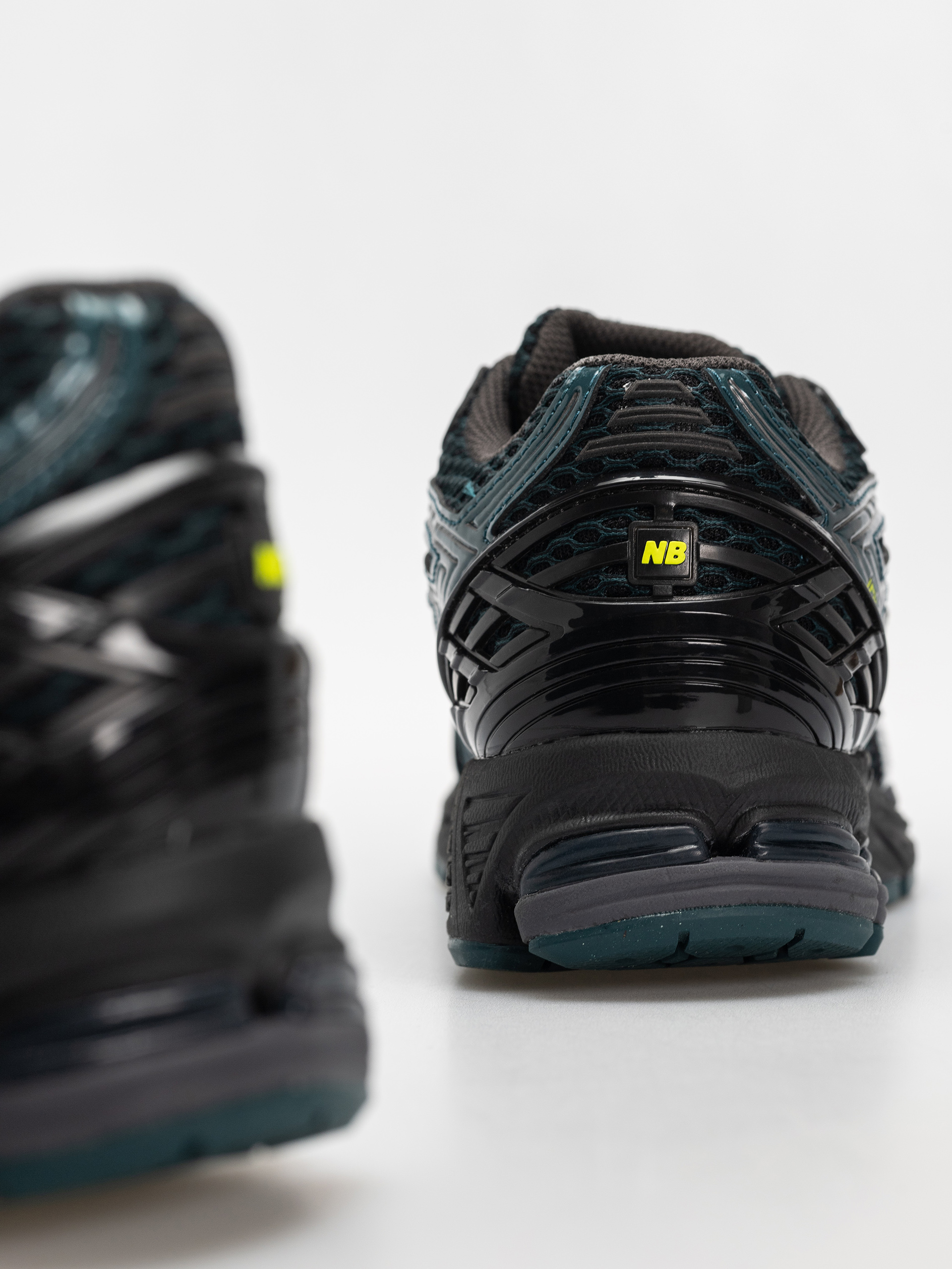 Обувки New Balance 1906 (medusa green/black)