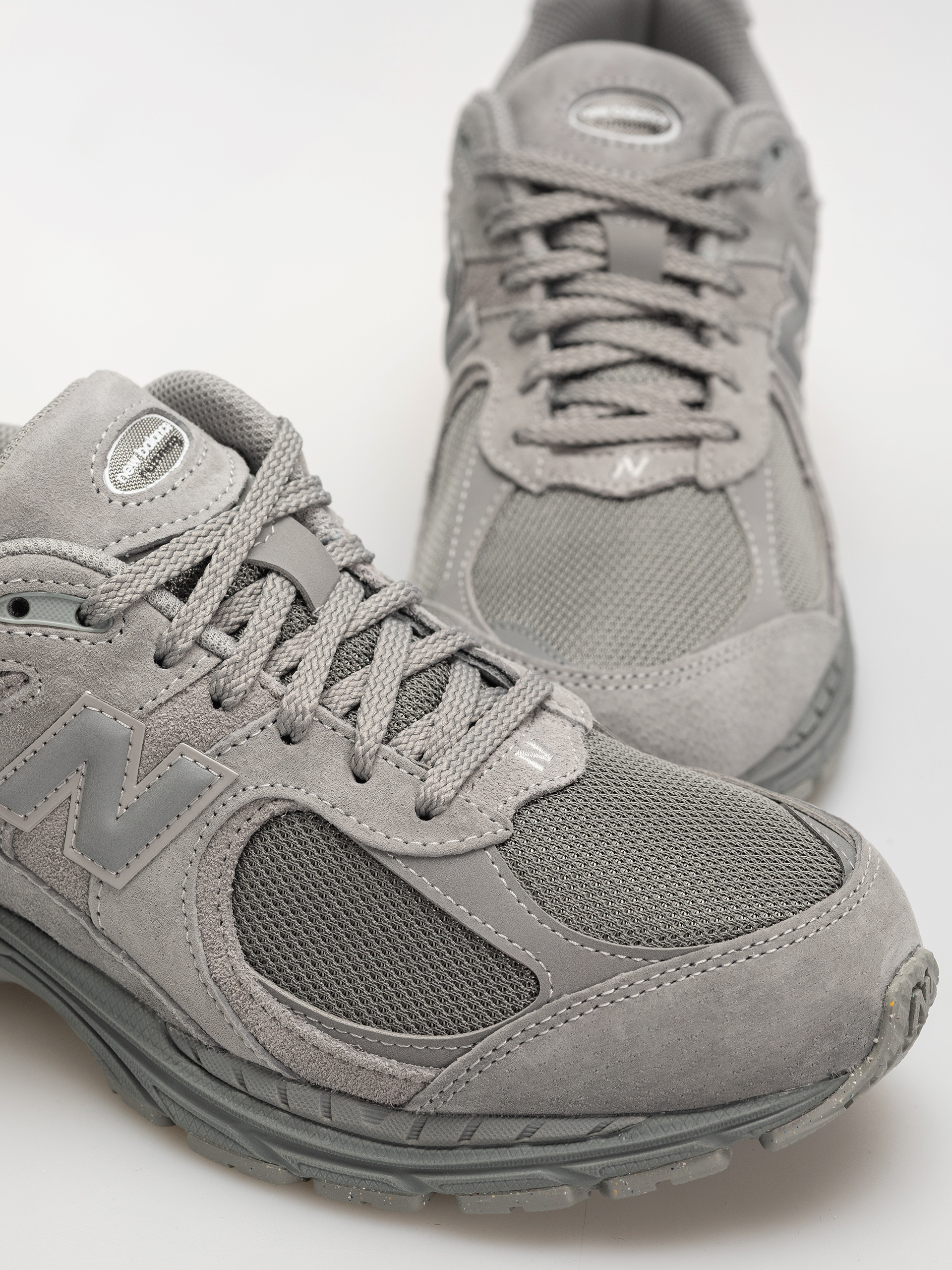 Обувки New Balance 2002 (slate grey/dark silver metallic)
