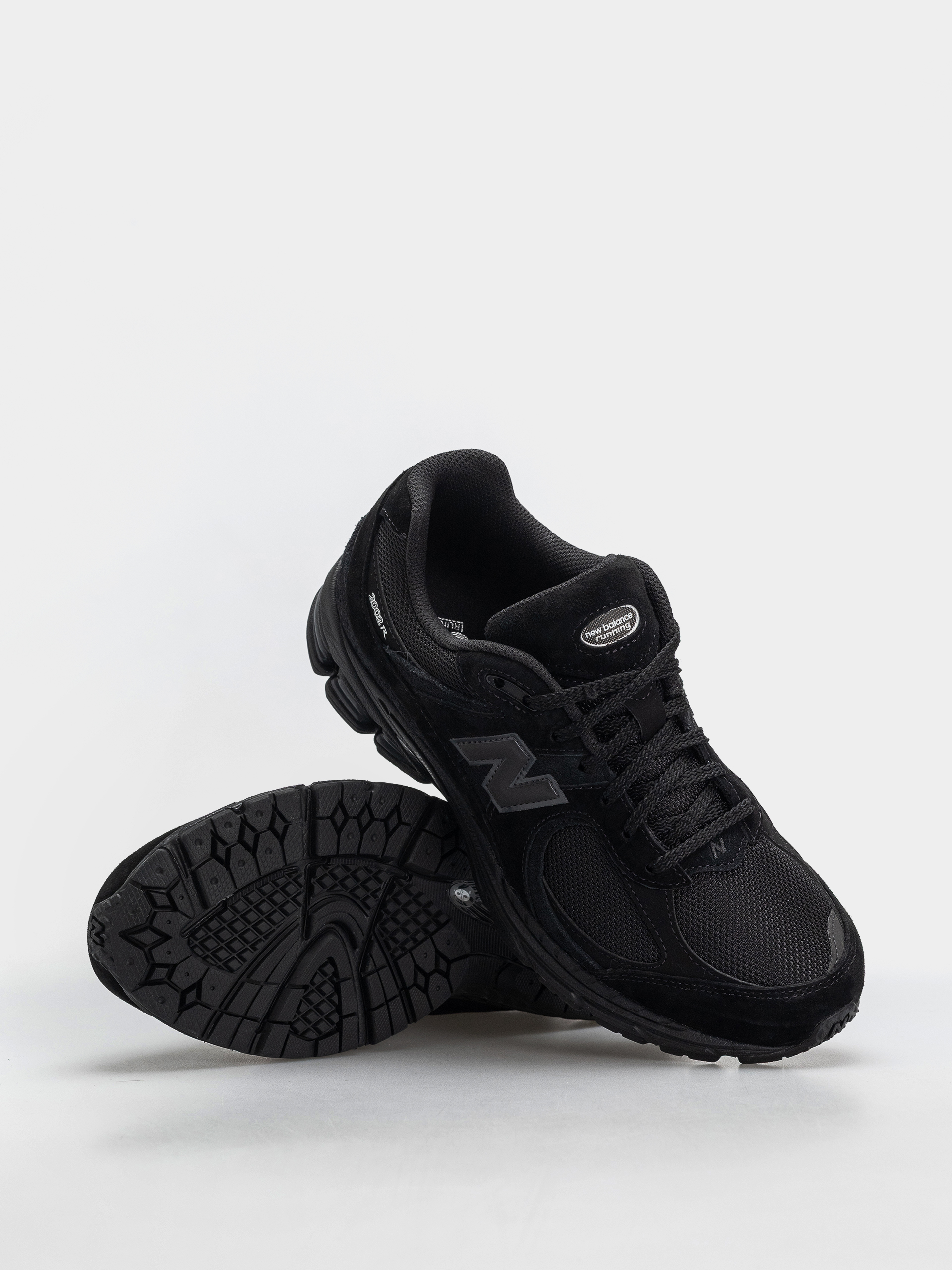 Обувки New Balance 2002 (black/black metallic)