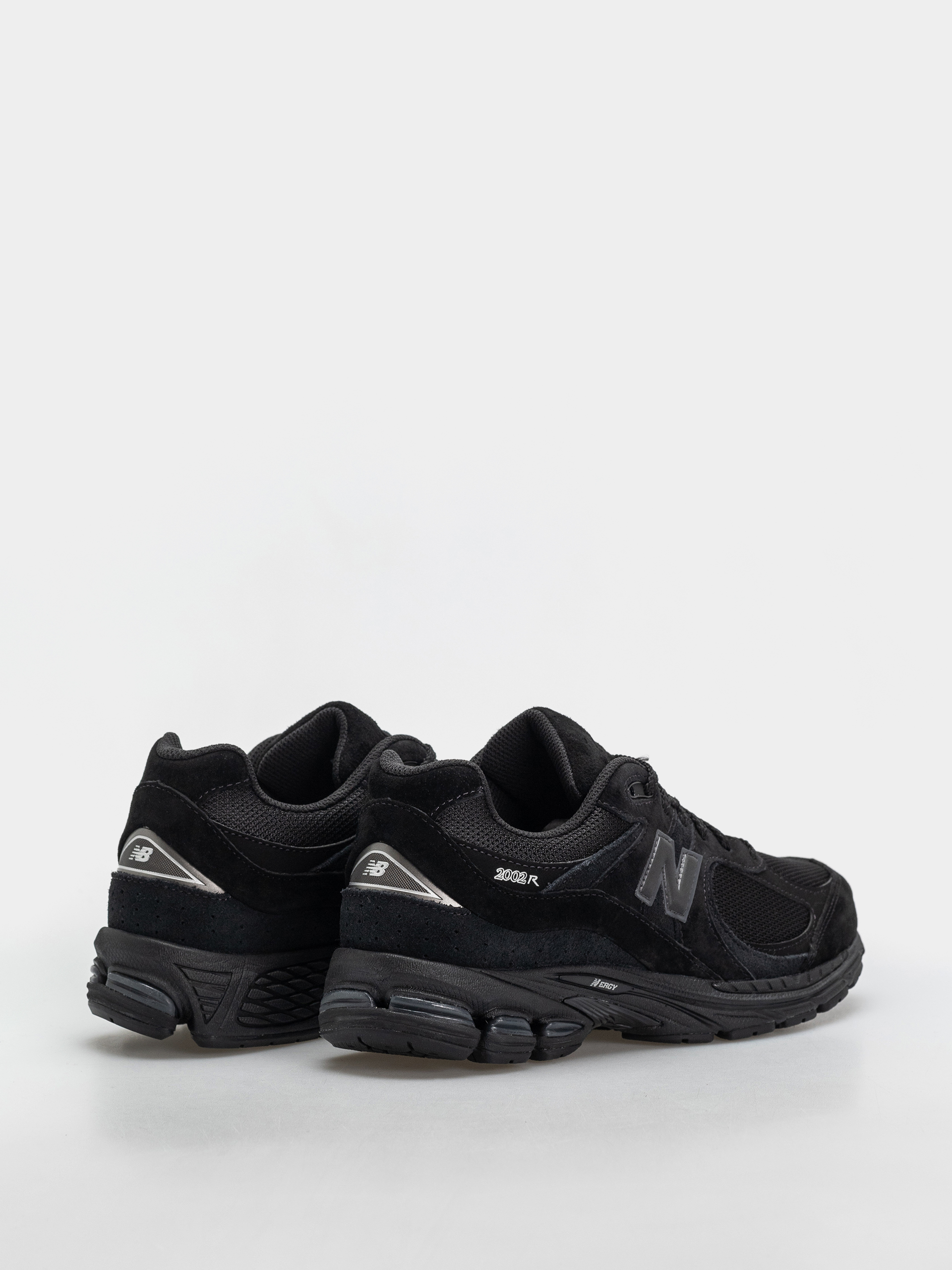 Обувки New Balance 2002 (black/black metallic)