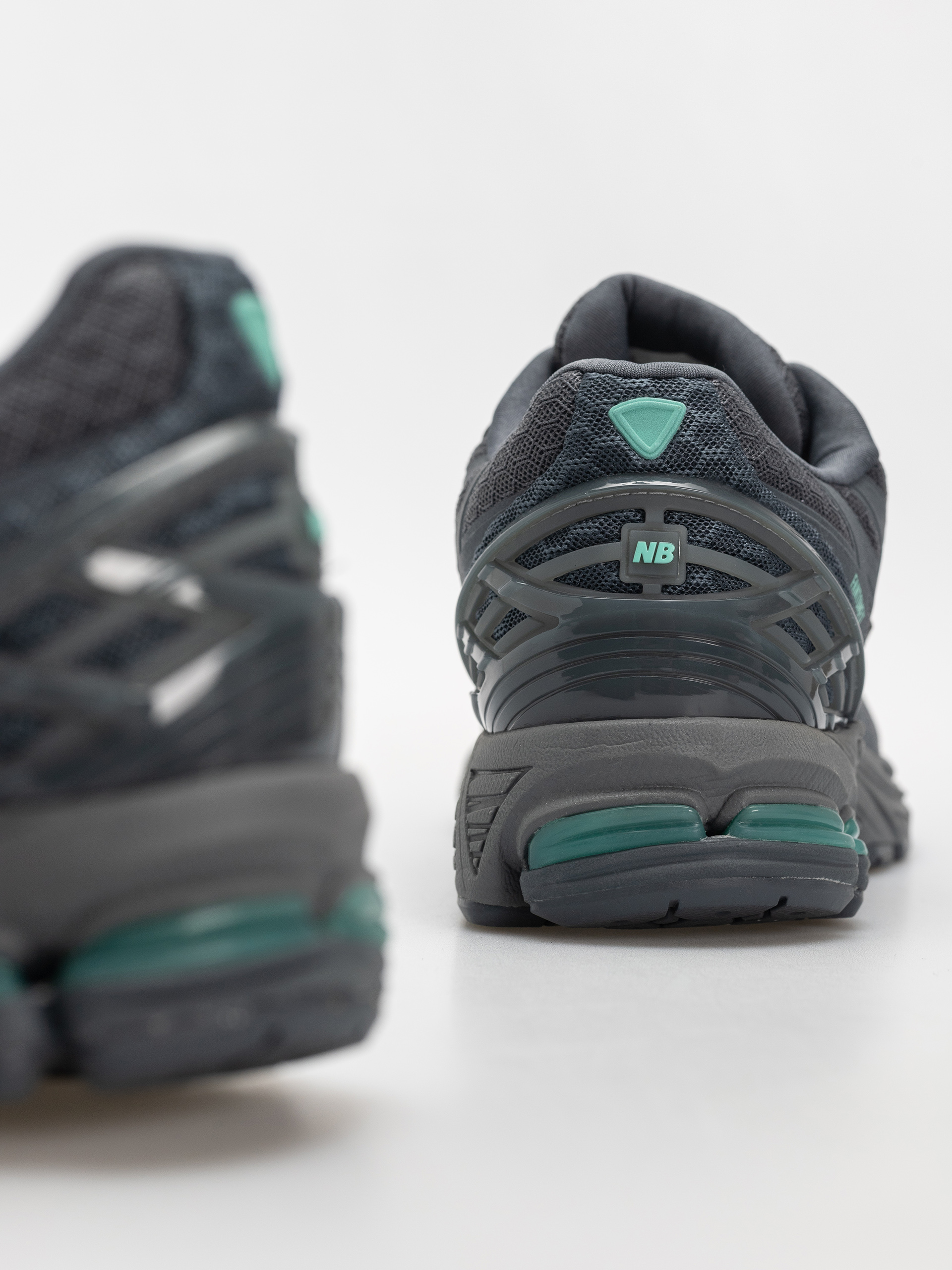 Обувки New Balance 1906 (graphite/deep end)