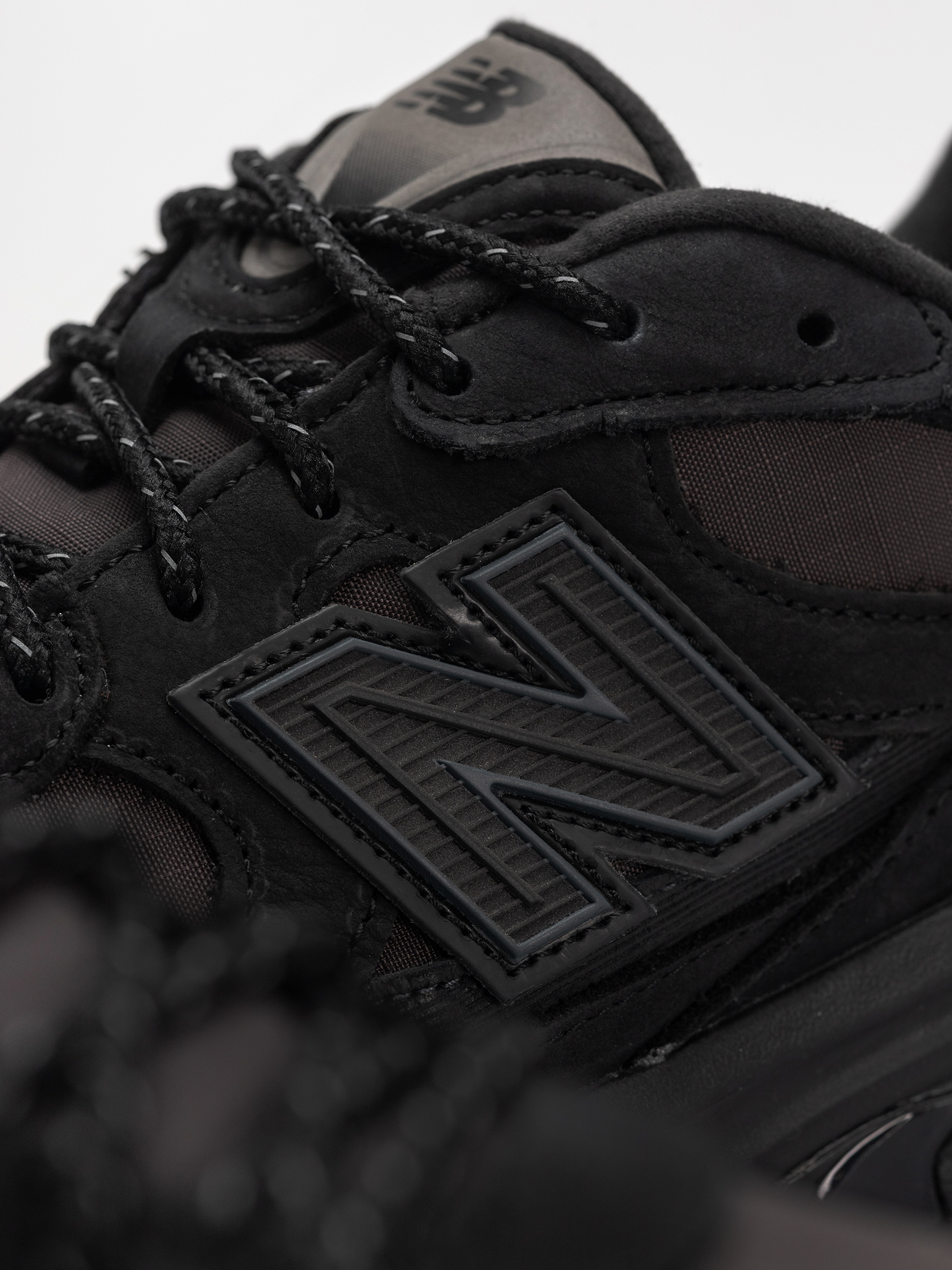 Обувки New Balance 2010 (black/faded black/phantom)