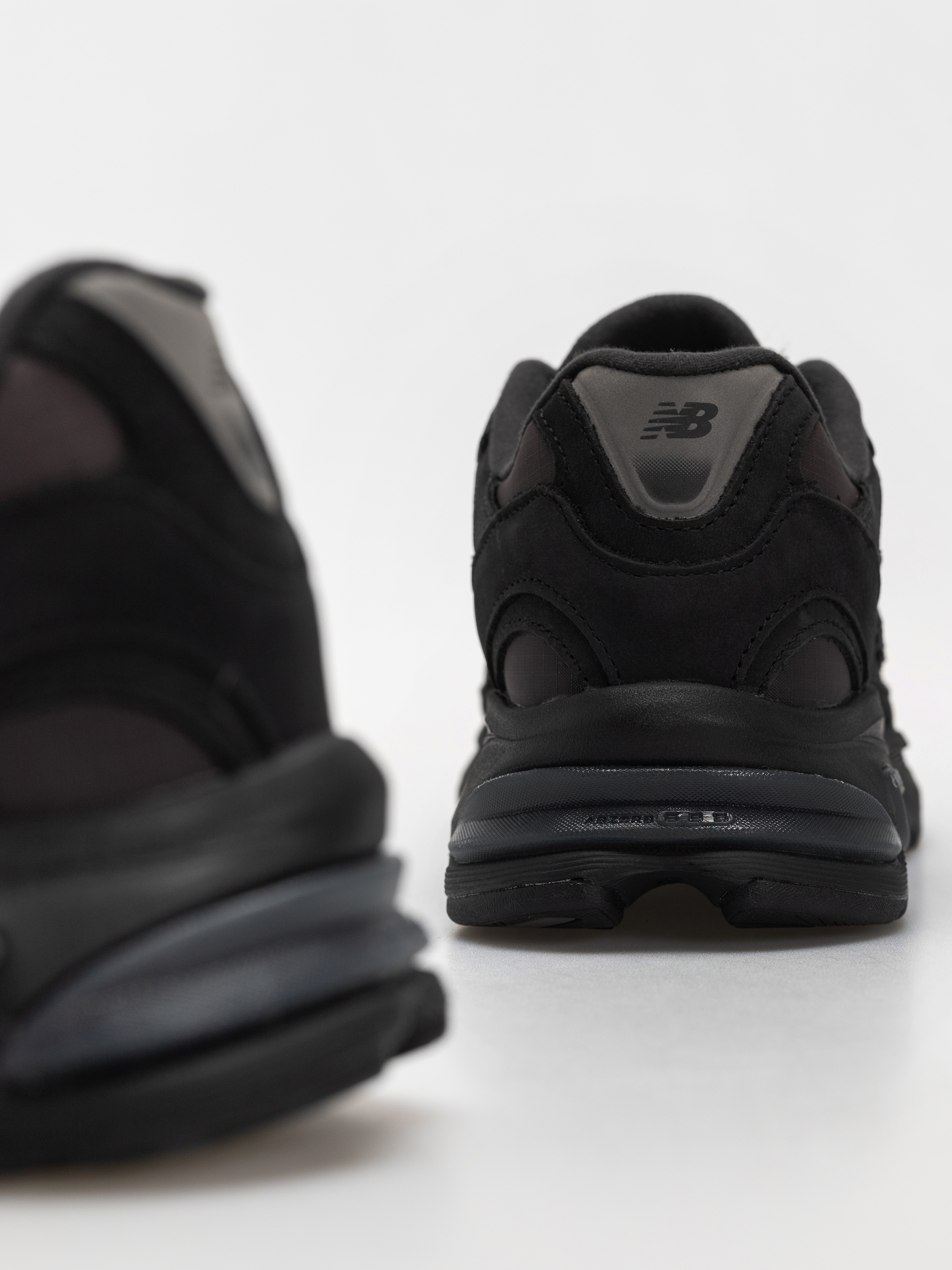 Обувки New Balance 2010 (black/faded black/phantom)