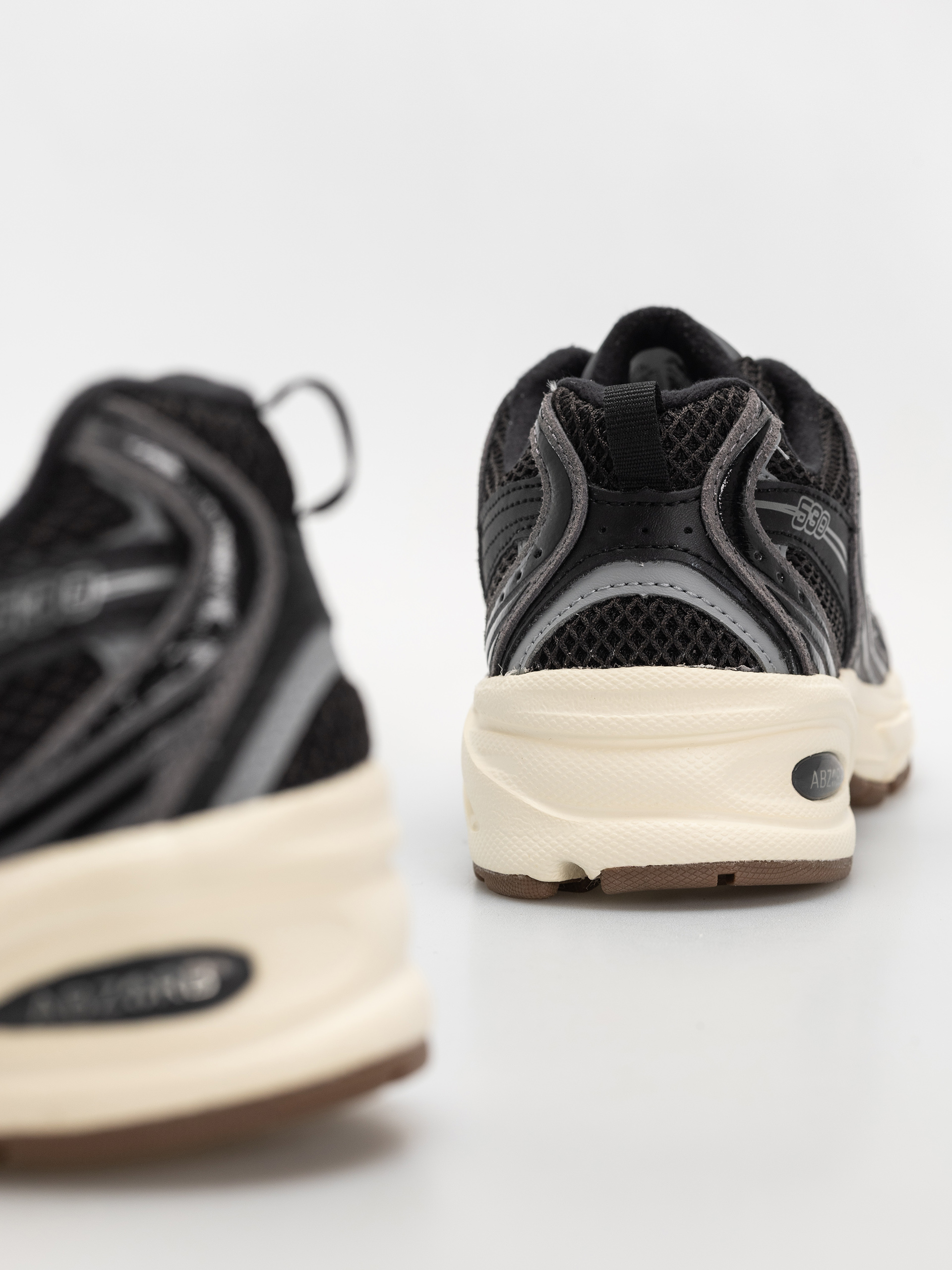 Обувки New Balance 530 (black/castlerock)