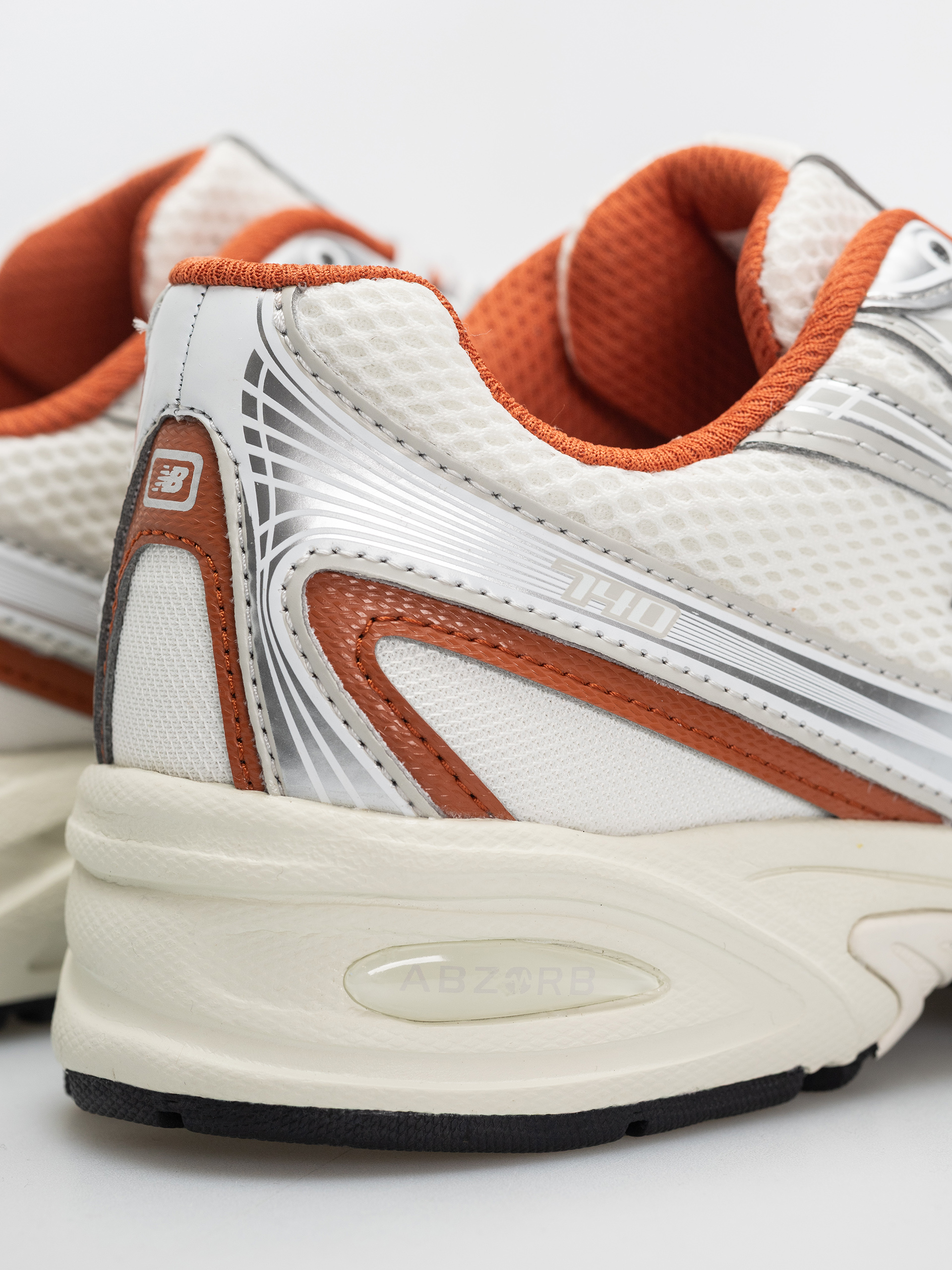 Обувки New Balance 740 (angora/cinnamon)