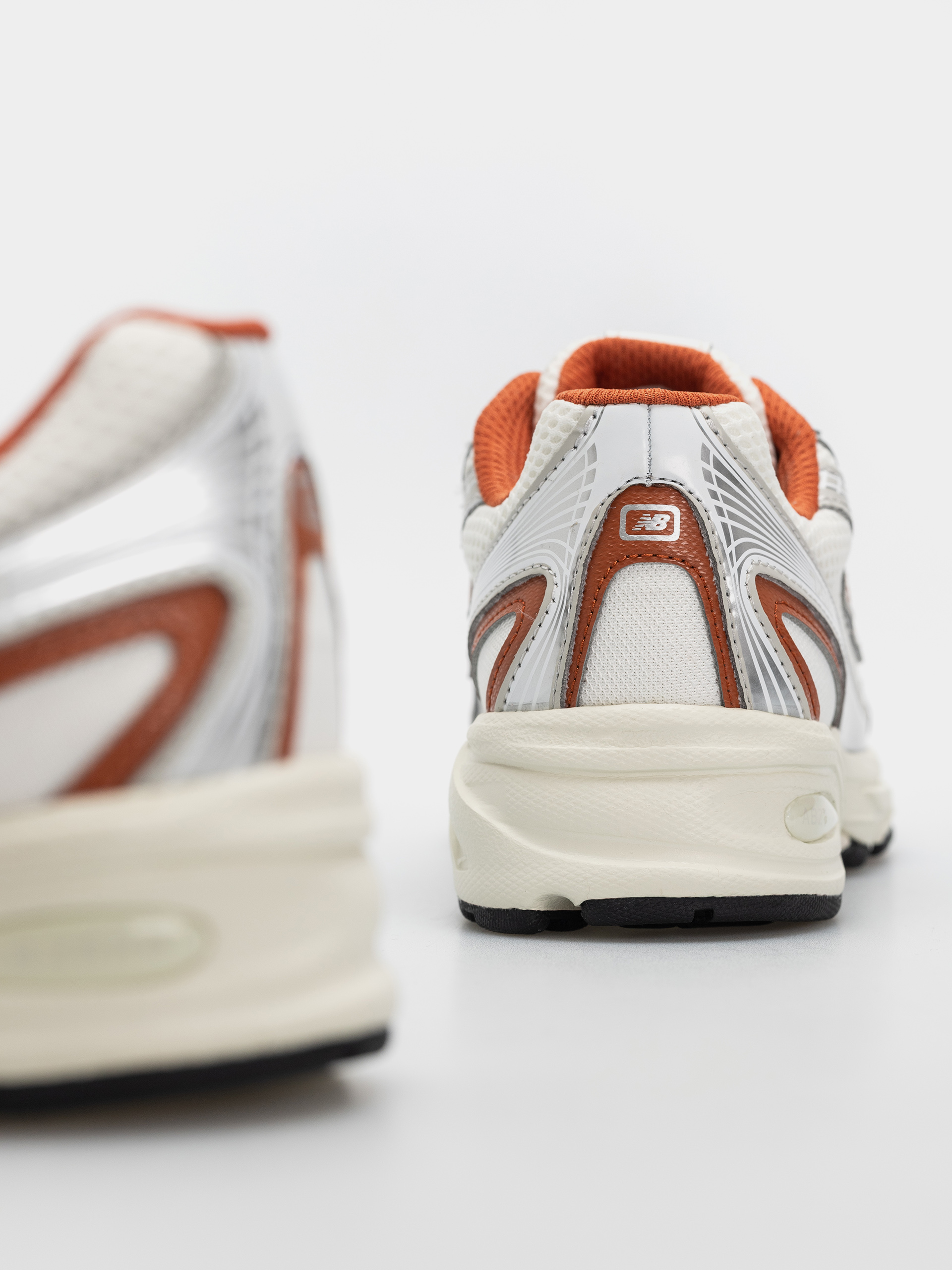 Обувки New Balance 740 (angora/cinnamon)