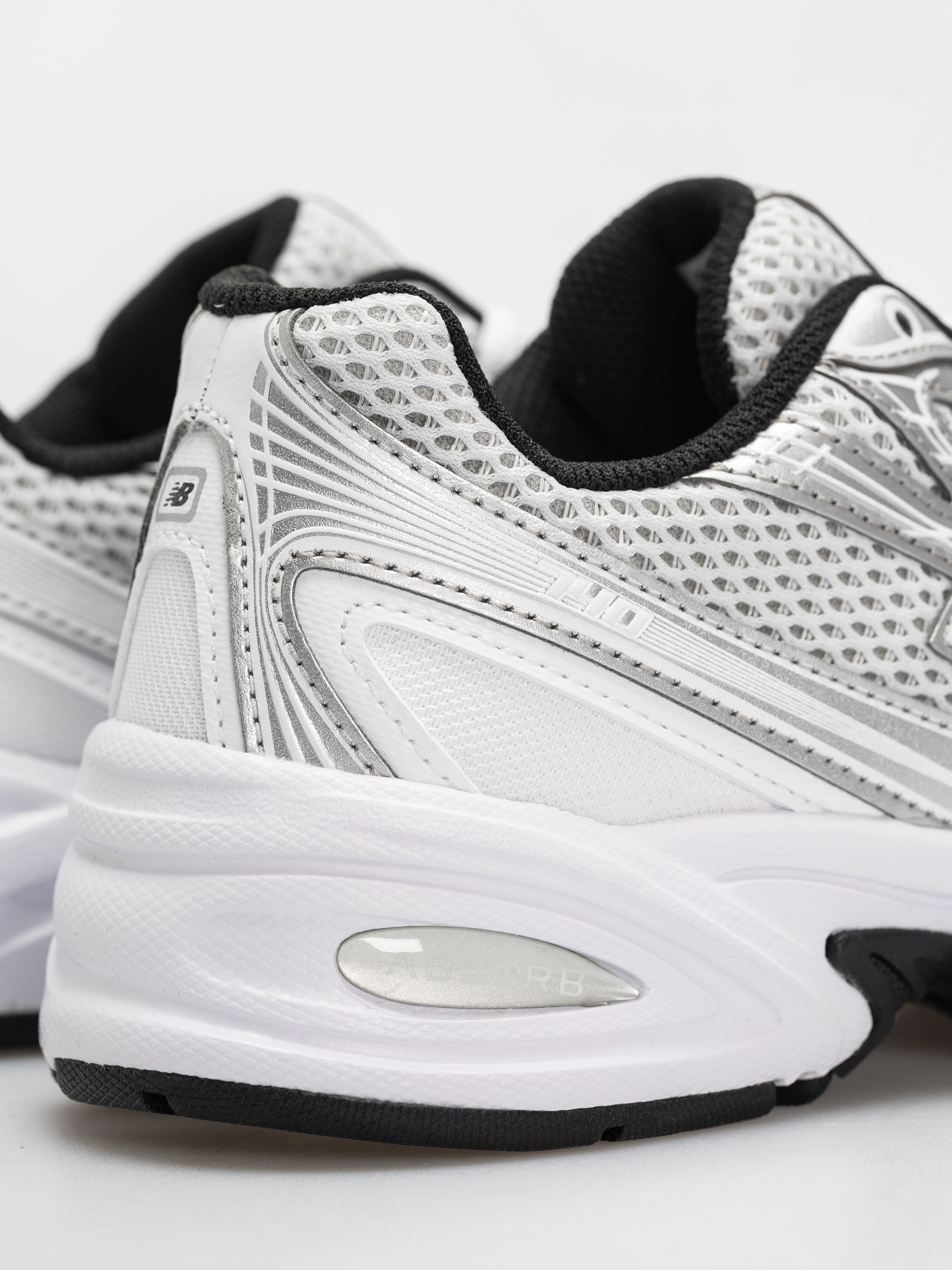 Обувки New Balance 740 (white/silver metallic/black nw2)