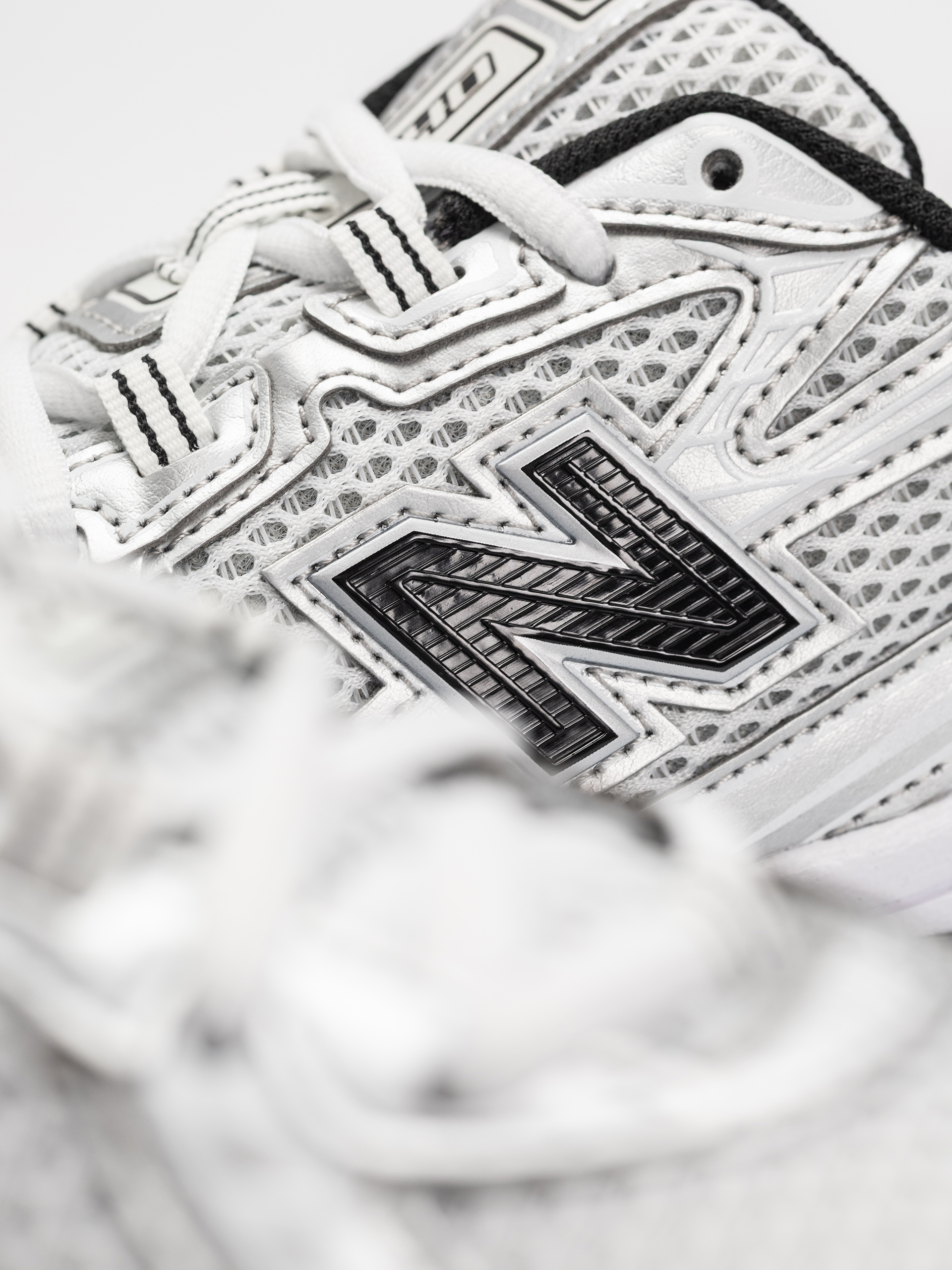 Обувки New Balance 740 (white/silver metallic/black nw2)