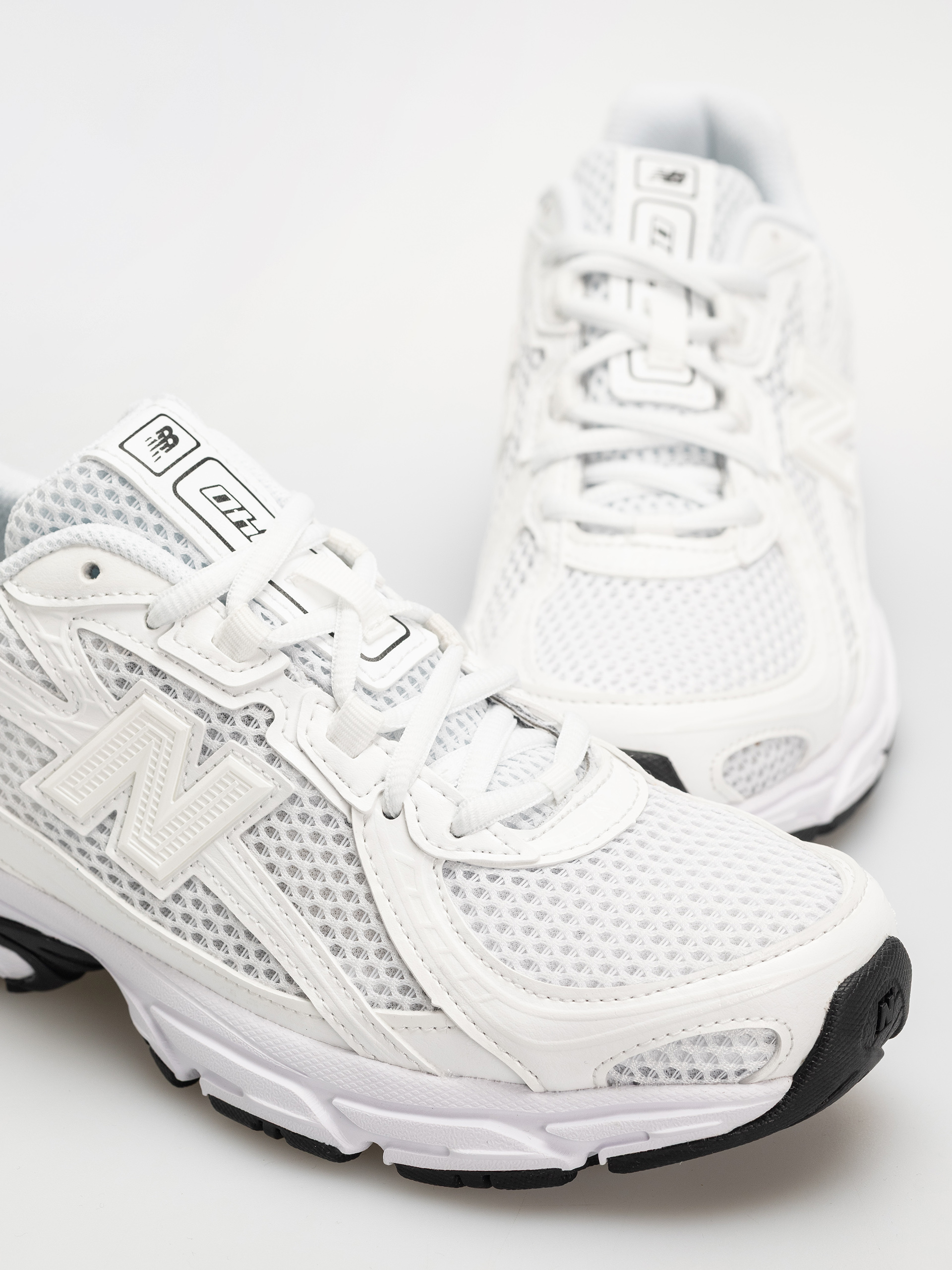 Обувки New Balance 740 (white/black ww2)