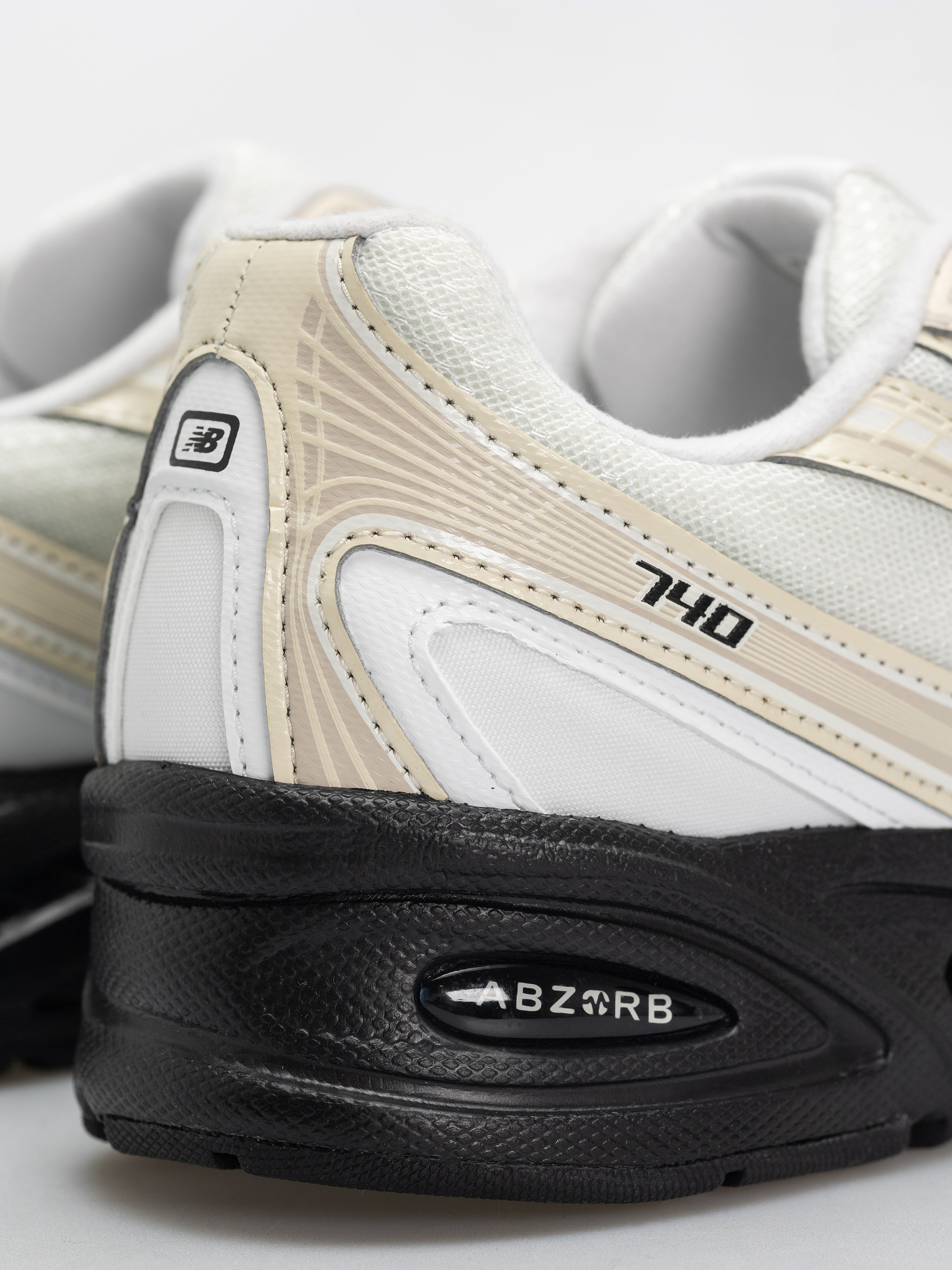 Обувки New Balance 740 (timberwolf/103 white)